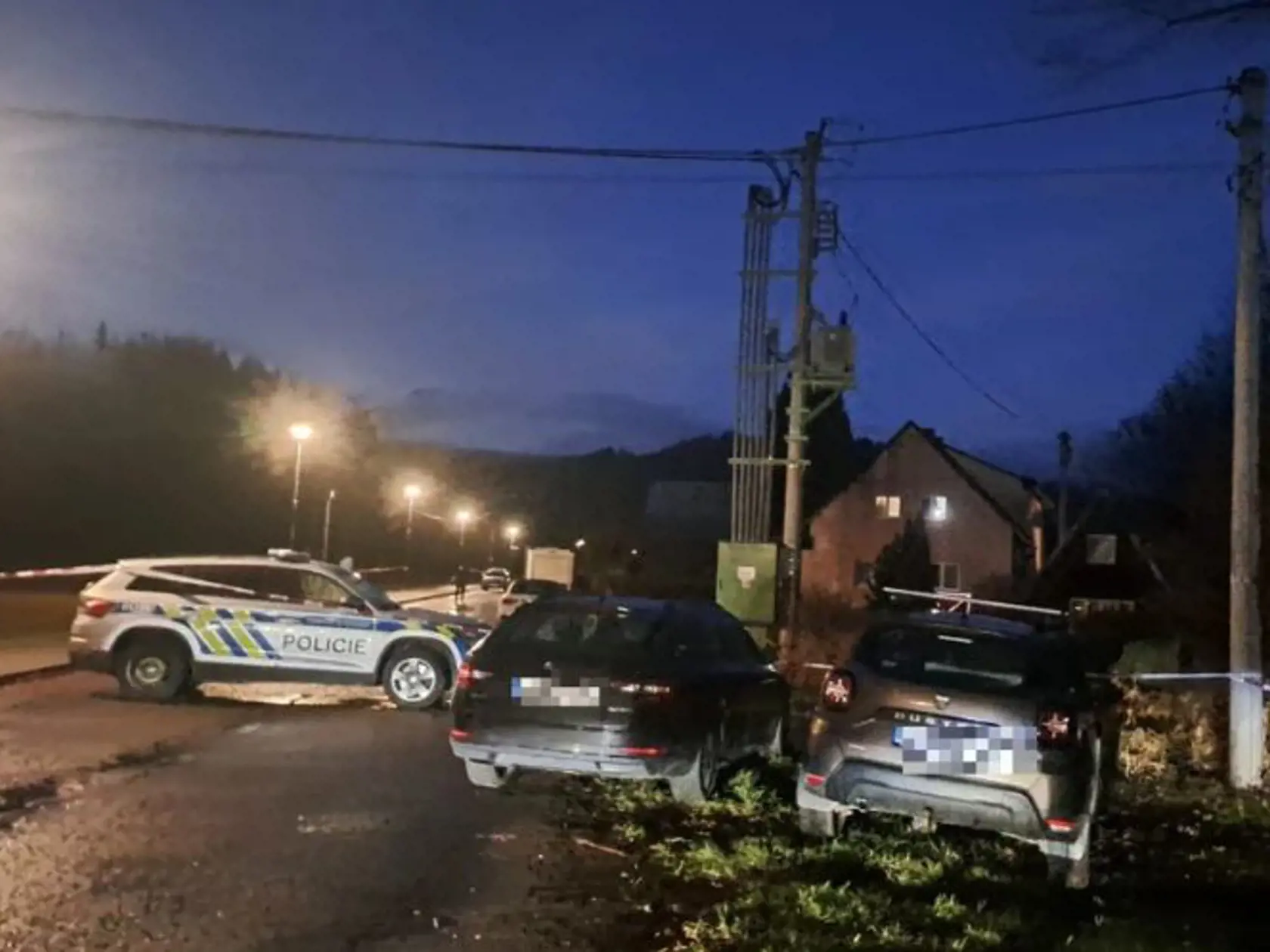 Polícia vyšetrovala tragédiu - smrť speváčky Heleny Zeťovej na mieste, kde žila s otcom, do neskorého večera.