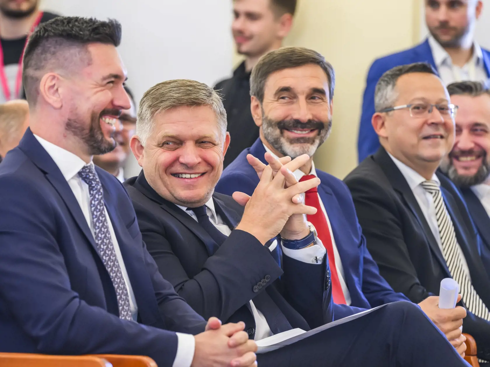 Na snímke zľava poslanec za SMER-SD Richard Takáč, predseda SMER-SD Robert Fico, poslanci za SMER-SD Juraj Blanár, Ladislav Kamenický a Ľuboš Blaha počas slávnostného odovzdávania osvedčení poslancom Národnej rady SR v historickej budove NR SR v Bratislave 9. októbra 2023. FOTO TASR - Jaroslav Novák