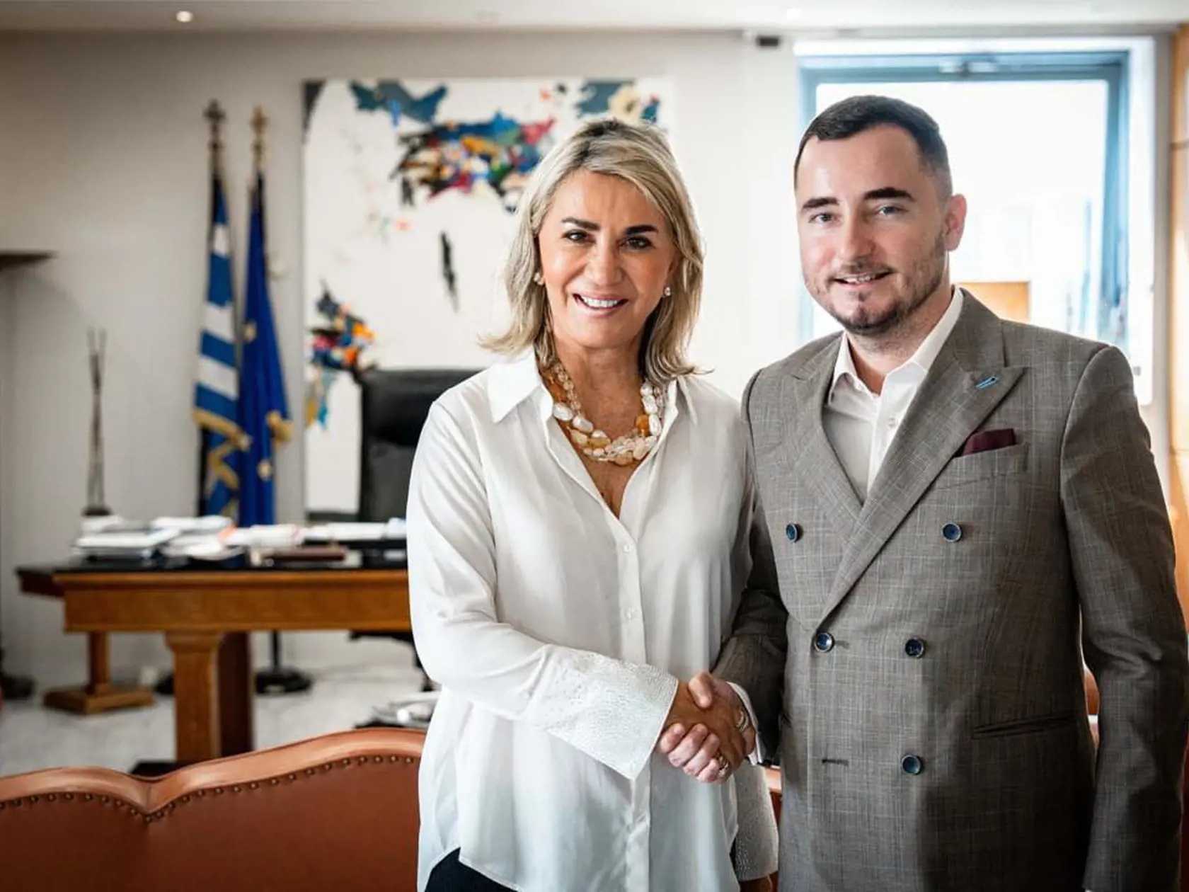Medzinárodnú spoluprácu pomáha prehĺbiť aj štátny tajomník ministerstva školstva Róbert Zsembera (Hlas). Ten absolvoval pracovnú cestu v gréckom hlavnom meste. „Som rád, že sme sa zhodli na potrebe aktualizácie programu spolupráce medzi našimi ministerstvami, keďže to bolo uzavreté ešte v roku 2008 a dostatočne nereflektuje dnešné potreby. Za ostatné roky sa zvýšil aj počet gréckych študentov na Slovensku, kde ich momentálne študuje vyše dve stovky, a to najmä v zdravotníckych odboroch,“ priblížil po návšteve Atén.