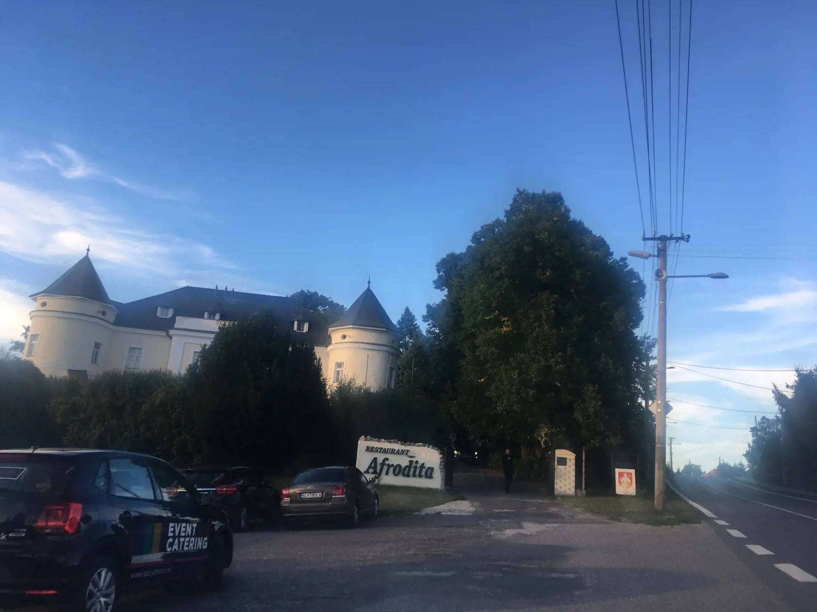 Hostina a zábava sa konala v kaštieli v Čereňanoch.