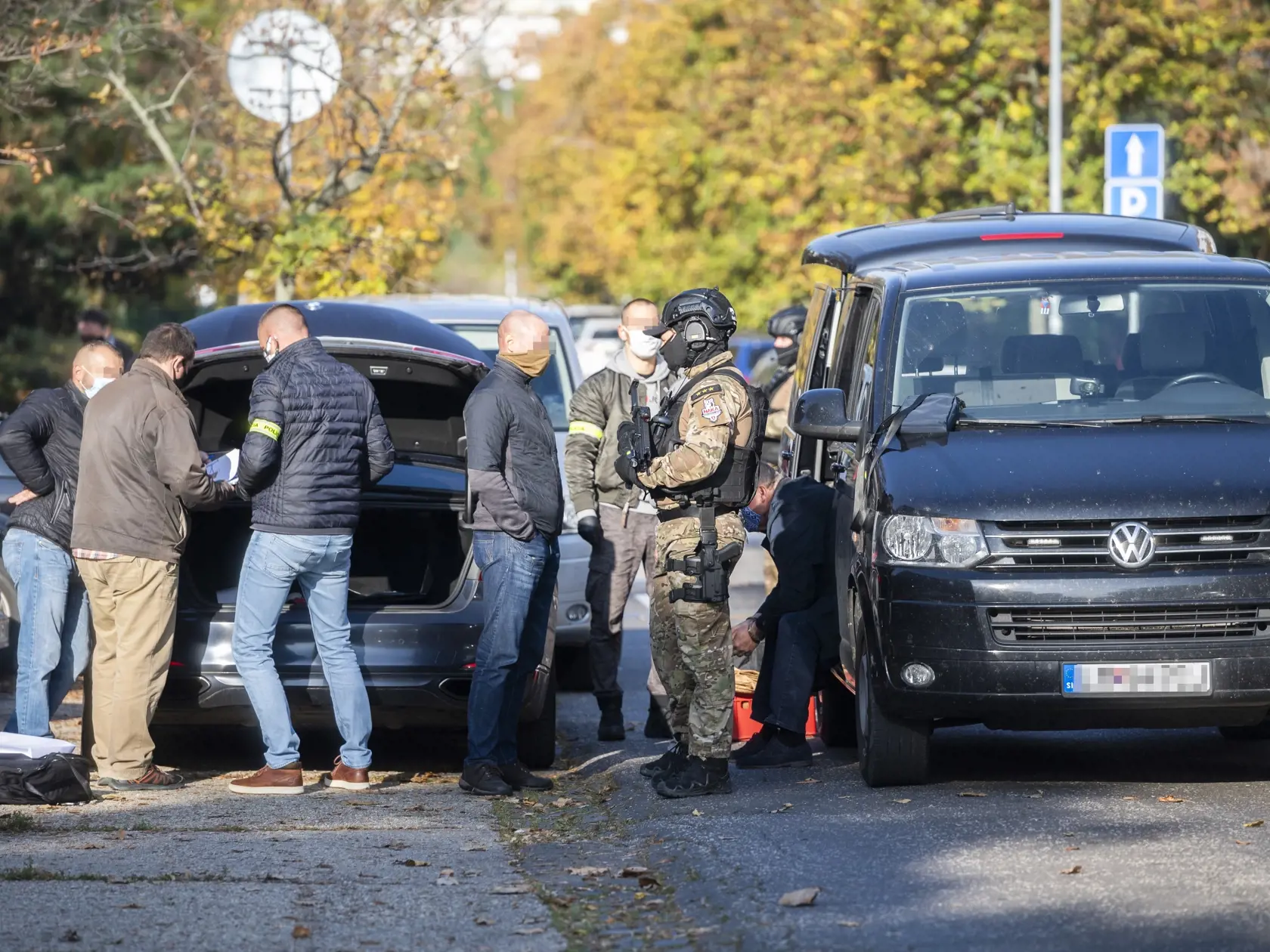 Na snímke špeciálny prokurátor Dušan Kováčik (vpravo), ktorého zadržala Národná kriminálna agentúra (NAKA) v Bratislave vo štvrtok 22. októbra 2020. FOTO TASR - Jaroslav Novák 