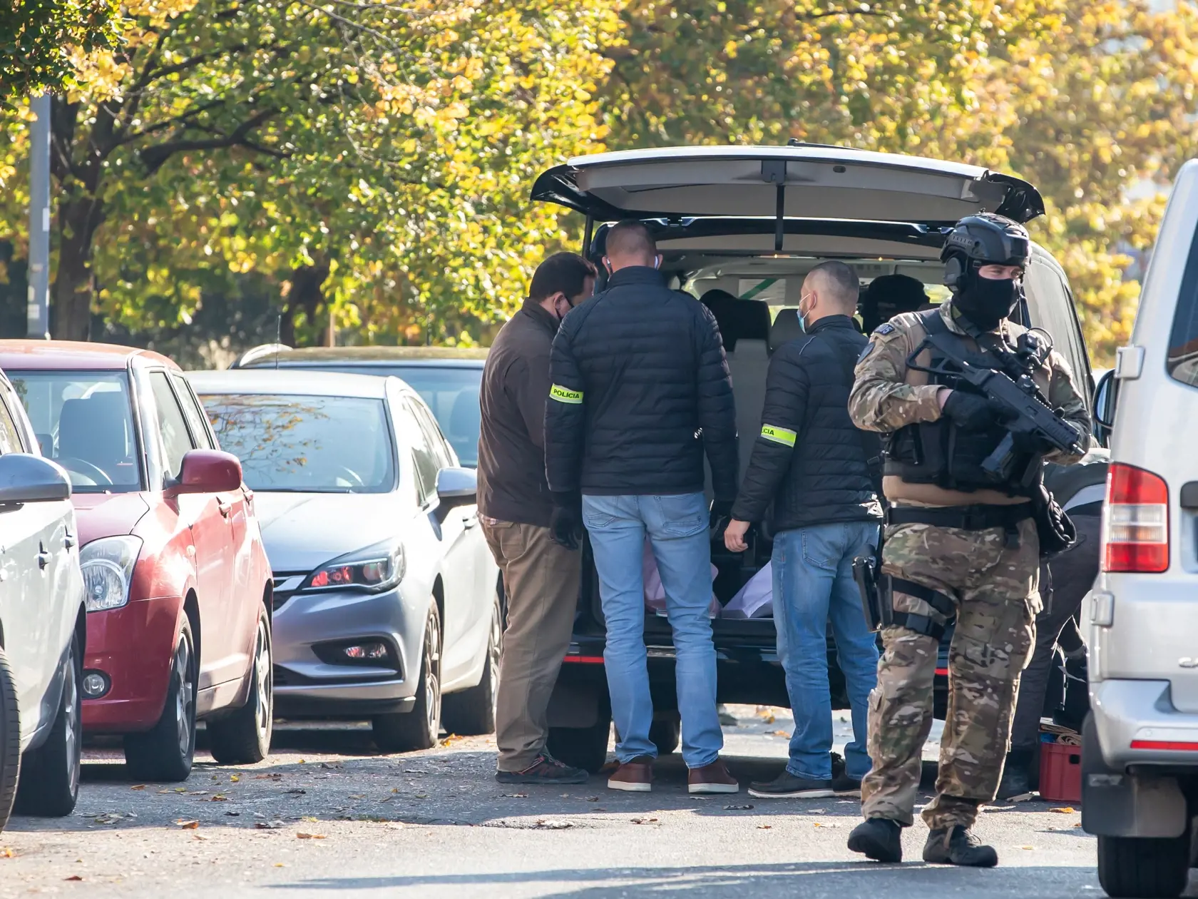 Na snímke je NAKA po zadržaní špeciálneho prokurátora Dušana Kováčika v Bratislave. 