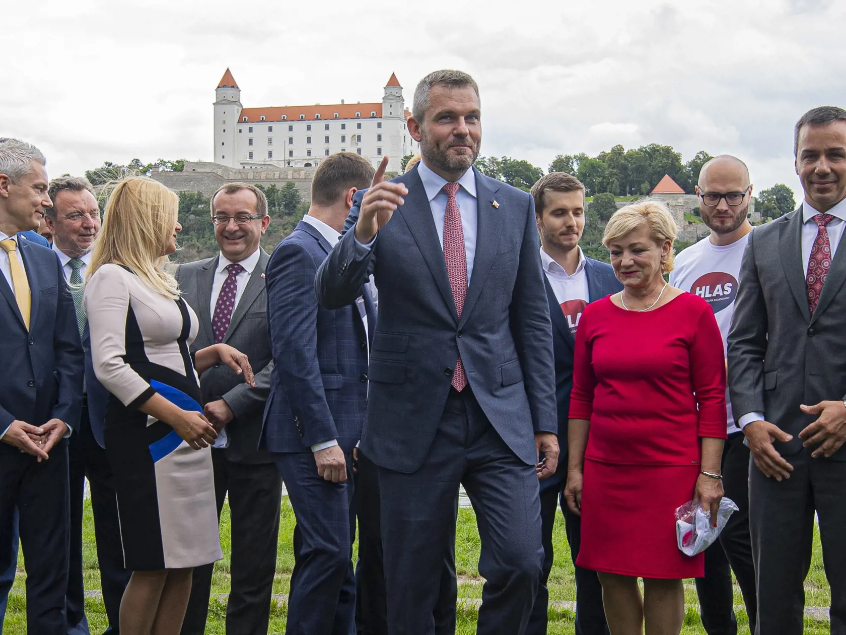Podpredseda Národnej rady SR Peter Pellegrini predstavil názov svojej novej strany. Pridali sa k nemu aj mladí smeráci.