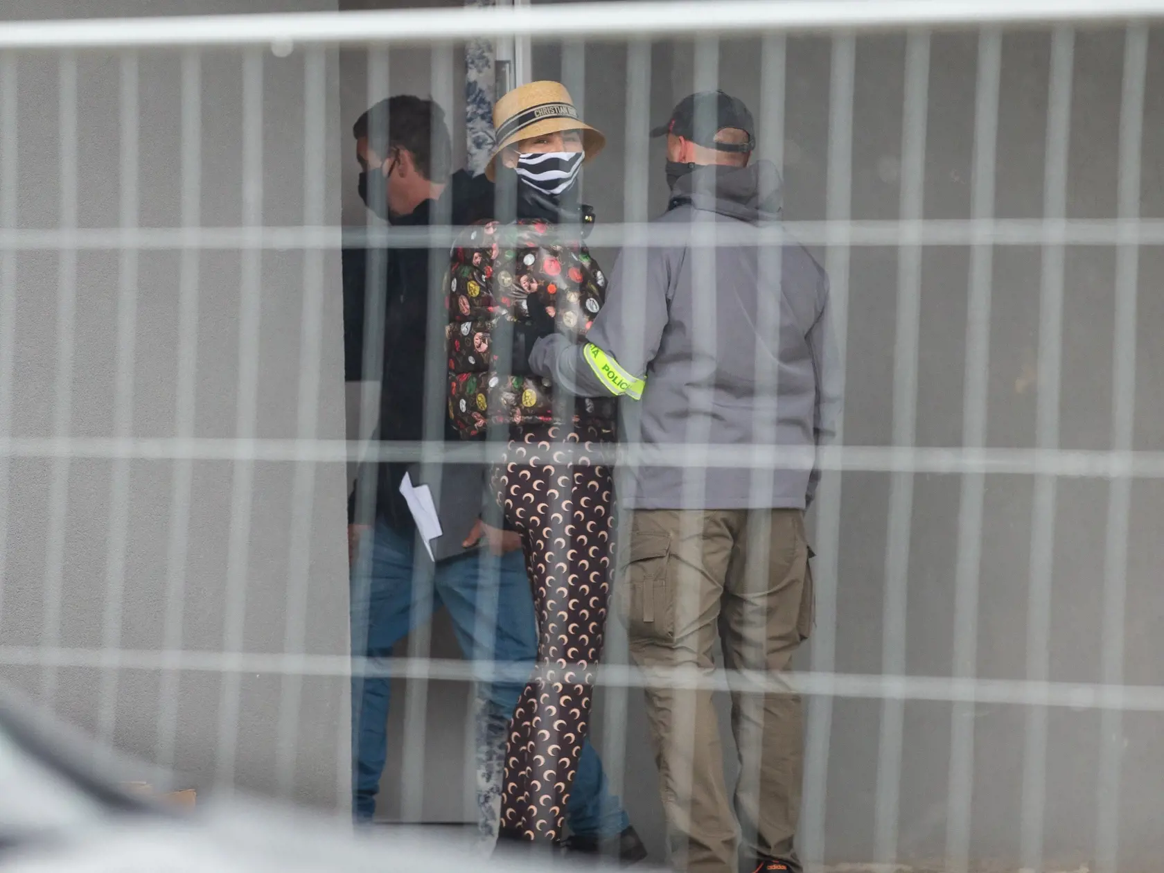 Na snímke Zuzana Plačková v rukách polície.