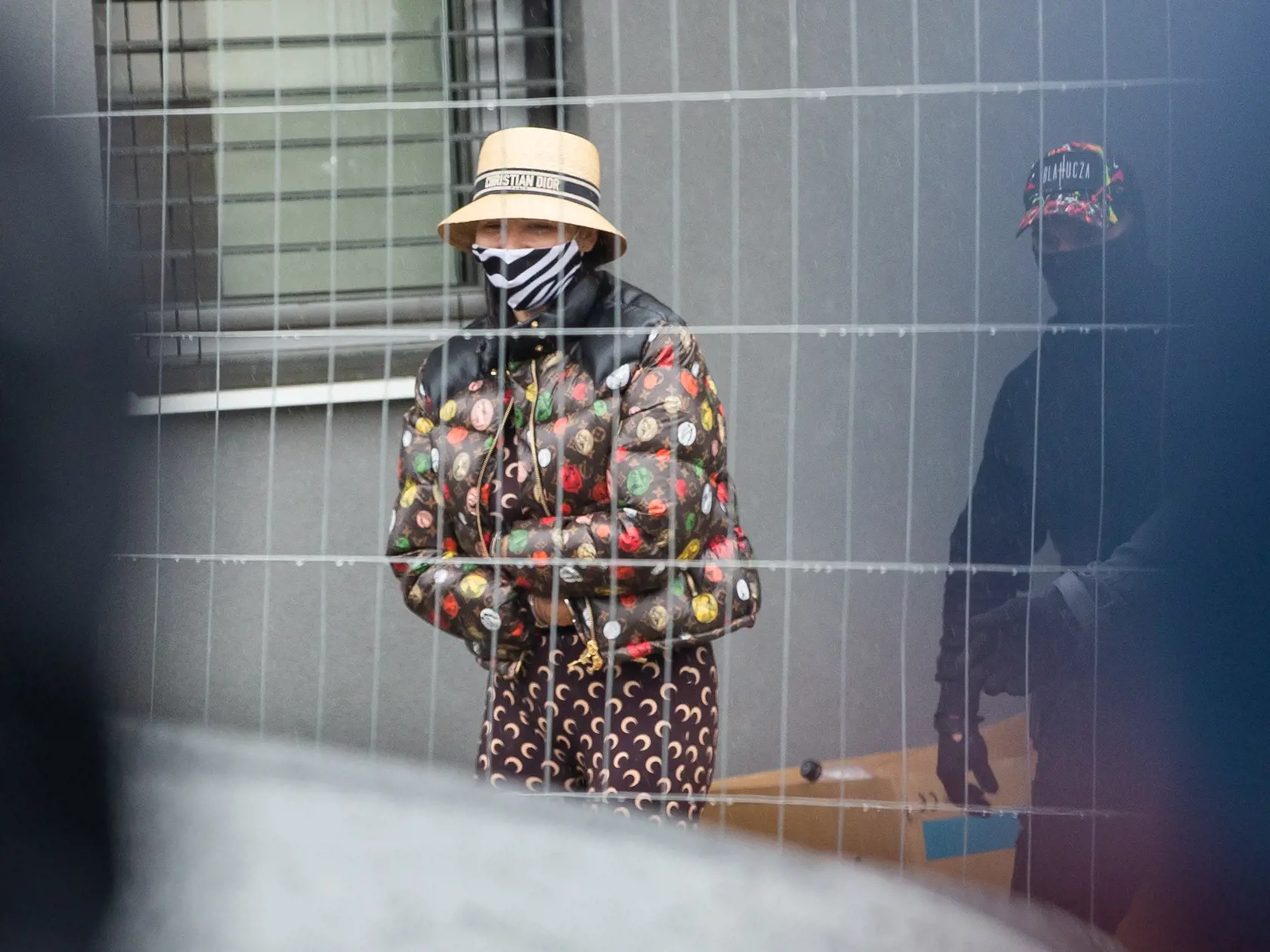 ZNAČKY DO POLICAJNEJ CELY
Zuzana Strausz Plačková si nebola
istá, či nejde o skrytú kameru.
Vetrovka
Louis Vuitton
4-tisíc eur.
