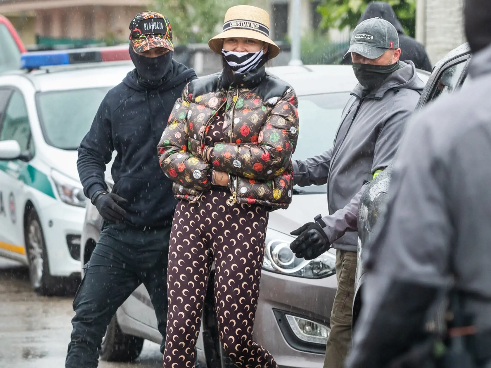 Na snímke Zuzana Plačková v rukách polície.