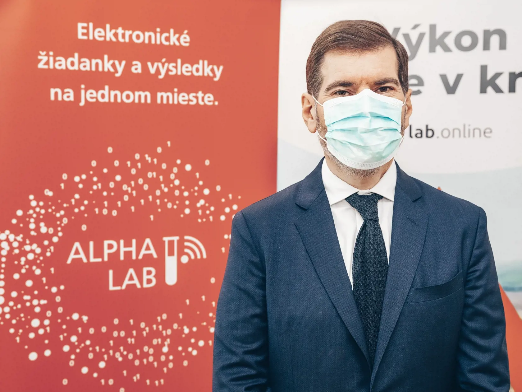 Generálny riaditeľ Unilabs Slovensko Peter Lednický odhaduje, že vďaka očkovaniu a prekonaniu covid-19 má ochranu pred omikronom až 70 % Slovákov.
