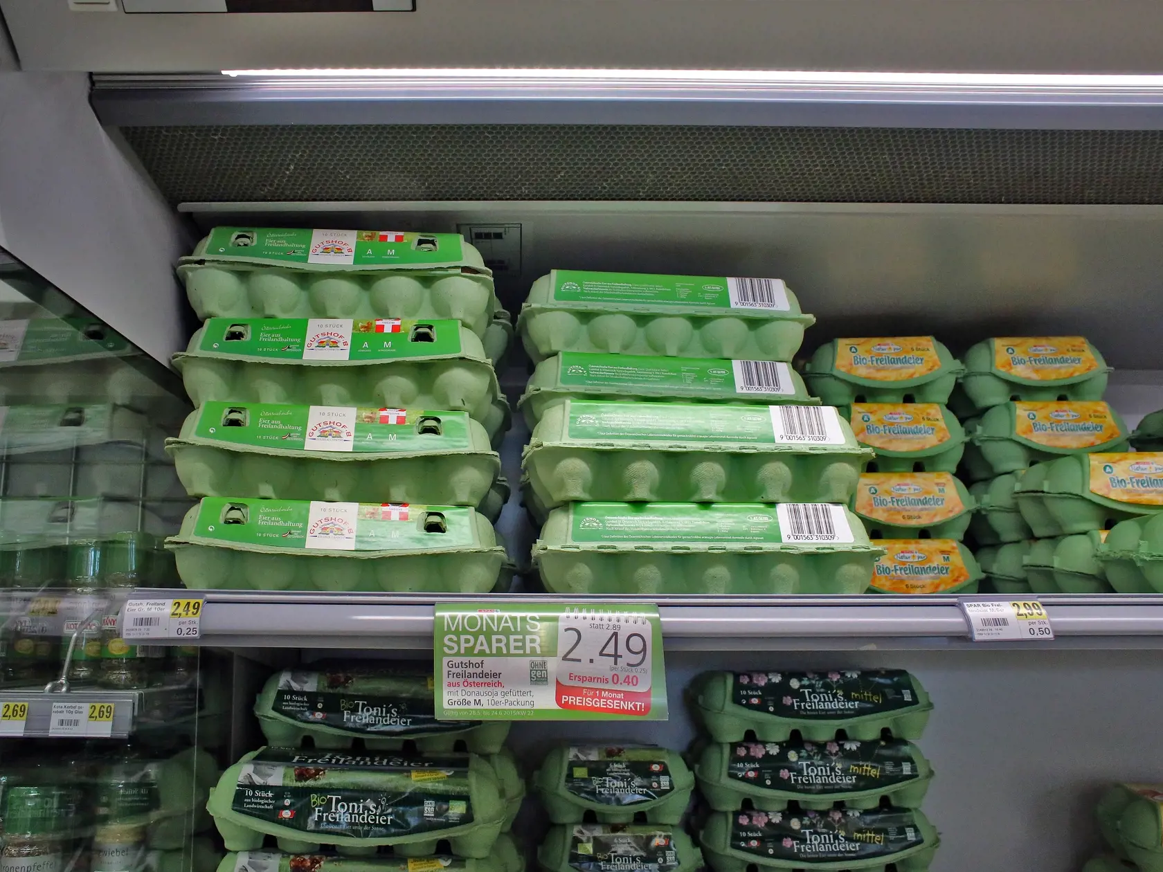 Z nemeckých supermarketov sťahujú kontaminované vajcia.