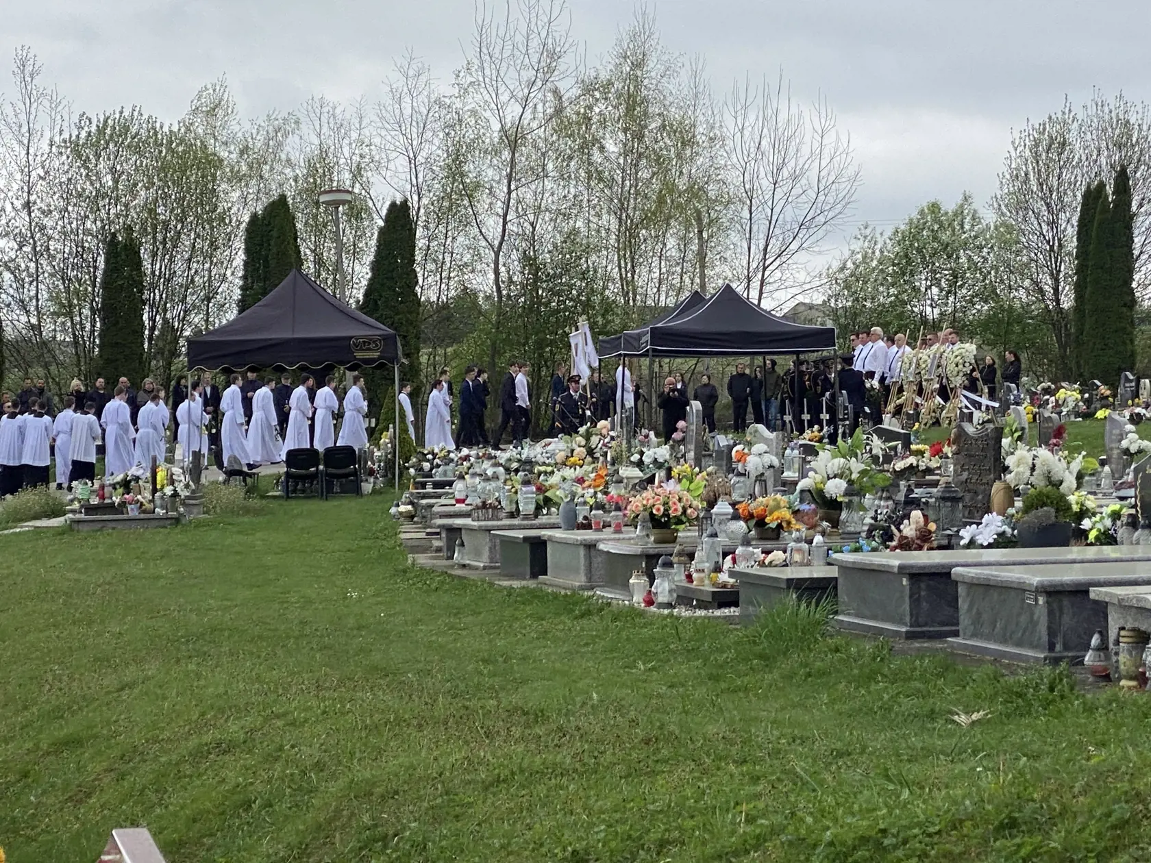 Pohreb troch obetí tragickej havárie pri Spišskej Kapitule v sobotu 6. 4. 2024.
