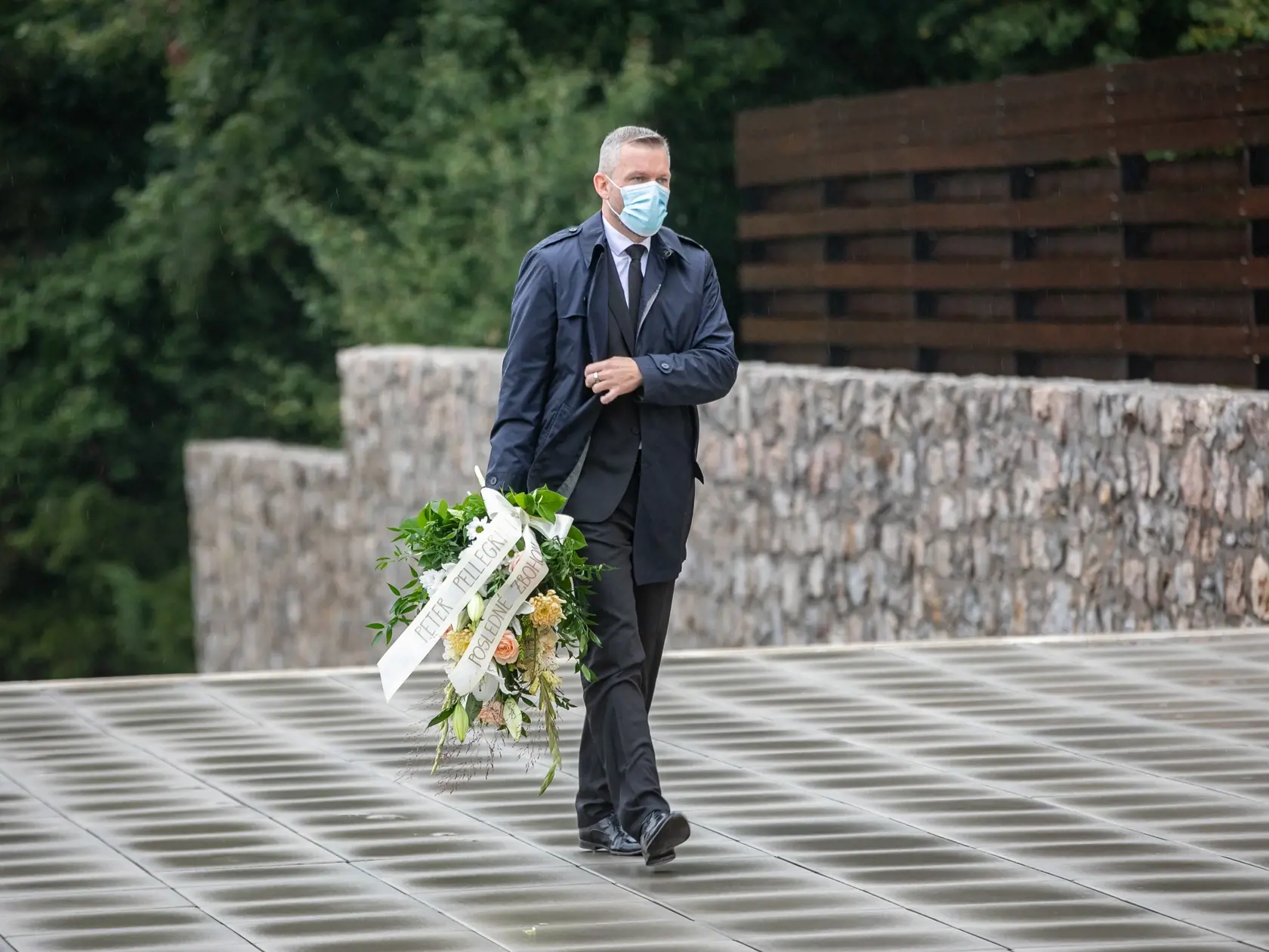V bratislavskom krematóriu sa konala posledná rozlúčka s bývalým politikom Ivanom Vargom. Na fotke je Peter Pellegrini.