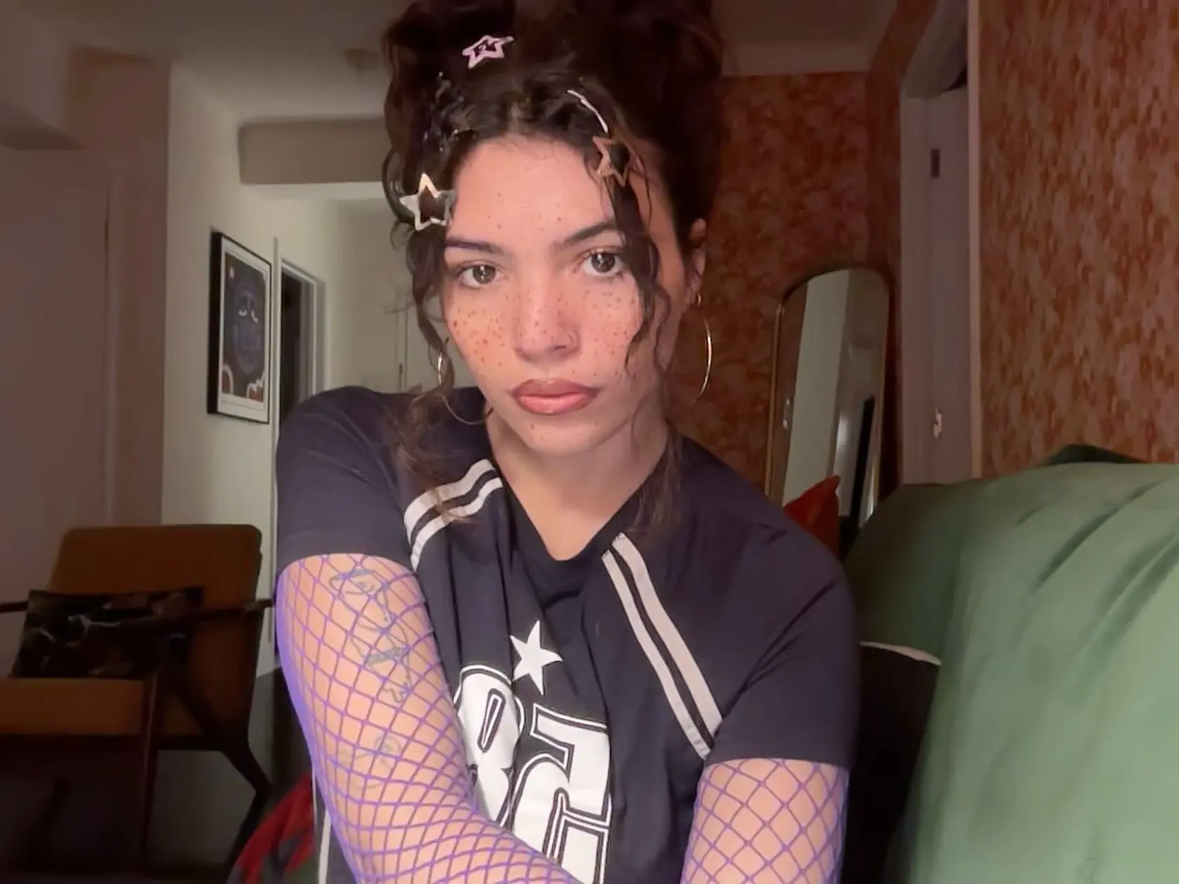 Dcéra speváka Davida Bowieho a modelky Iman. Krásu zdedila po mame, talent po otcovi.