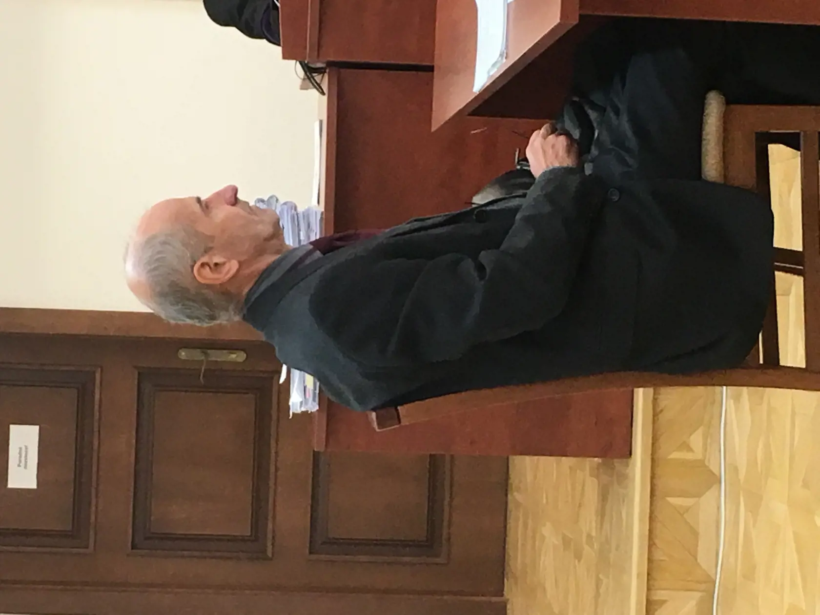 Zástupca bardejovskej nemocnice advokát Peter Petko, brat riaditeľa nemocnice Mariána Petka. 