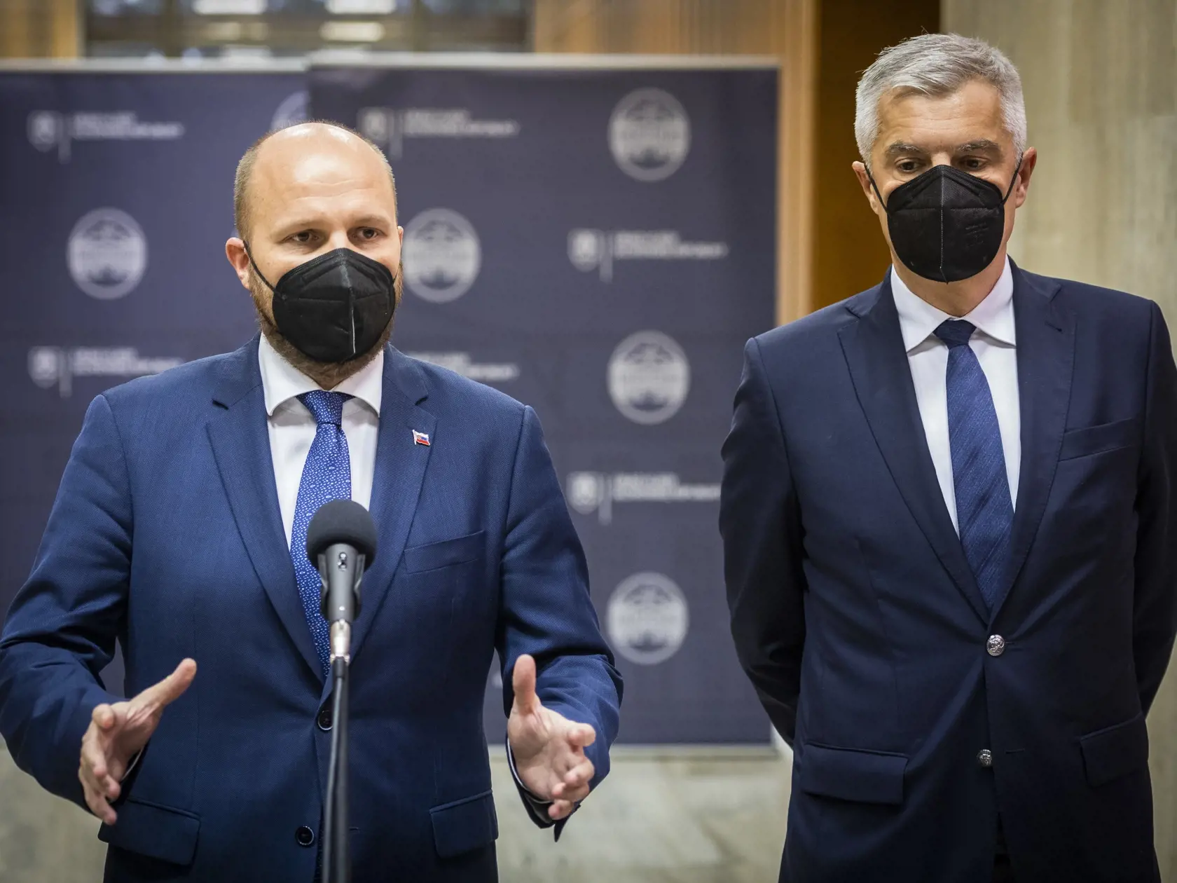 Mimovládne organizácie, zástupcovia akademickej obce, širšej odbornej verejnosti a médií vyzývajú v otvorenom liste poslancov parlamentu k ukončeniu účelového zavádzania verejnosti a k podpore obrannej zmluvy medzi SR a USA.