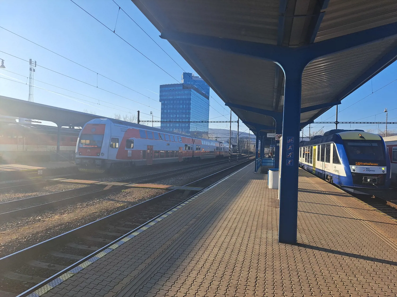 Pri vnútroštátnej preprave môžete náhrady škody uplatniť v ktorejkoľvek pokladnici ZSSK, okrem zmluvných predajcov.