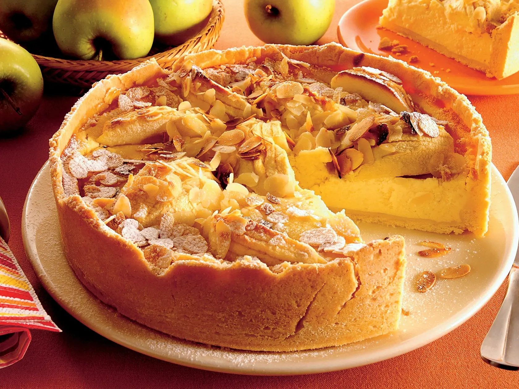 Jablkový špeciál, jablko, ovocie, recept, Marcipánovo-tvarohová torta
foto : Peter Záhradník
uverejnené Báječná Žena 38/2007
pôvodný súbor:marcipanovo-tvarohova torta.eps