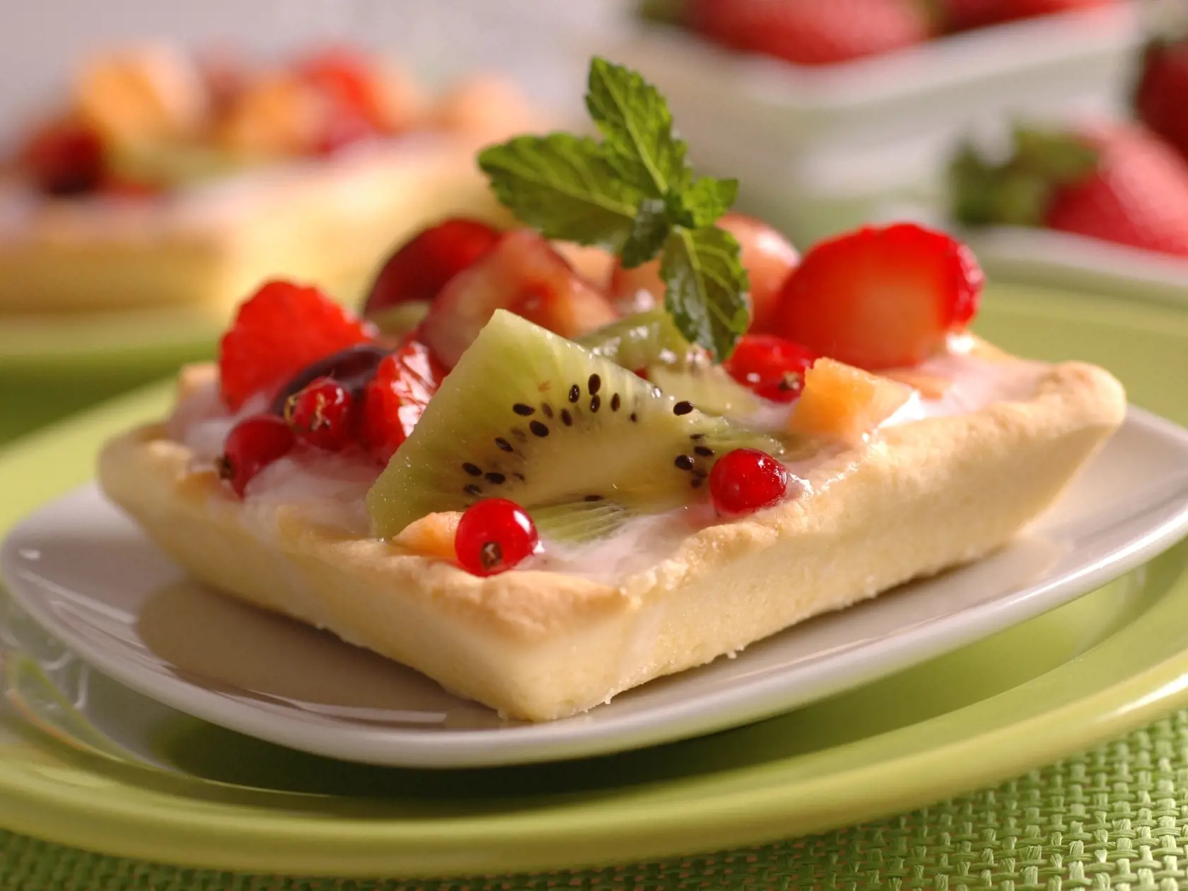 Ovocný zákusok, recept, ovocie, kiwi, jahoda, ríbezle, mäta
Foto: Peter Záhradník
Neuverejnené
pôvodný súbor:ovocny zakusok 1.eps