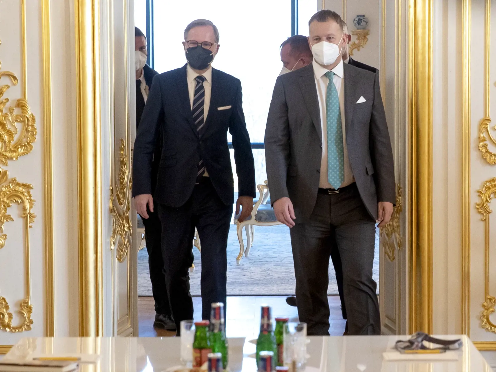 Predseda NR SR si už dlhší čas češe vlasy dopredu, aby zakryl kúty. Podľa odborníka by s tým mal okamžite prestať.