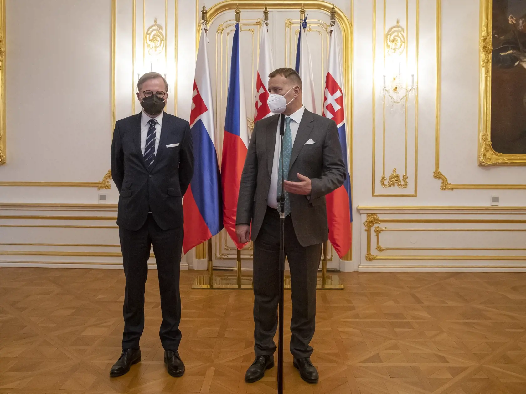 Predseda NR SR si už dlhší čas češe vlasy dopredu, aby zakryl kúty. Podľa odborníka by s tým mal okamžite prestať.