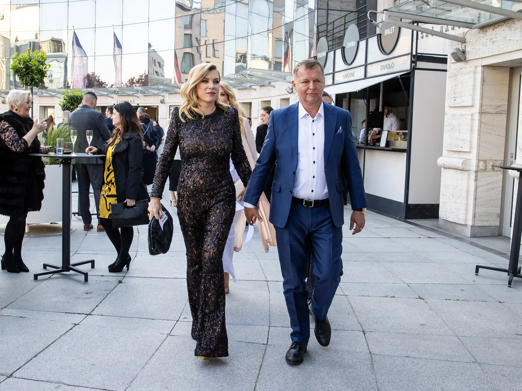 Na snímke Gabika Ruman Drobová s manželom Karolom Rumanom, ktorí prichádzajú na vystúpenie ruskej opernej speváčky Anny Netrebko do novej budovy Slovenského národného divadla v Bratislave. 