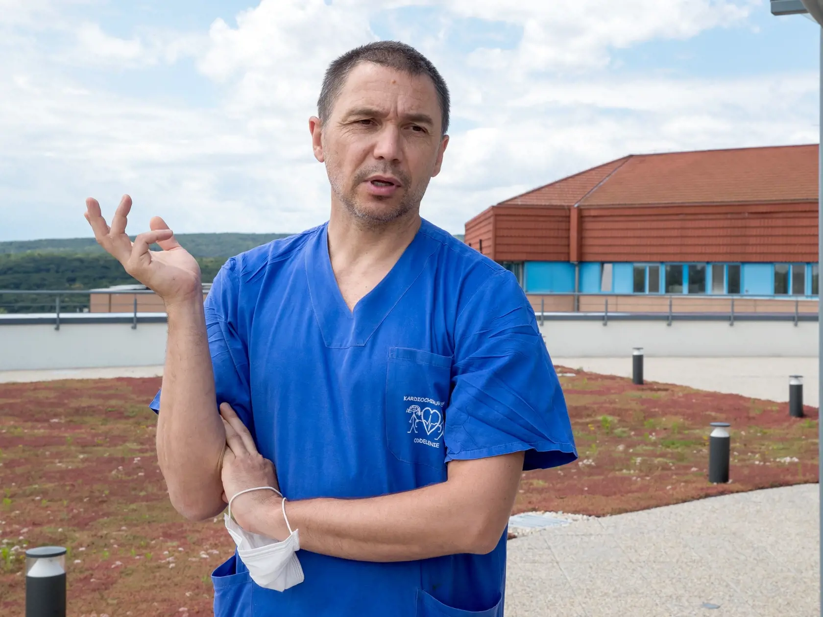 Kontrolný deň v priestoroch nového Detského Kardiocentra na bratislavských Kramároch, ktoré bude súčasťou Národného ústavu srdcových a cievnych chorôb. Na snímke je detský kardiochirurg Matej Nosáľ.