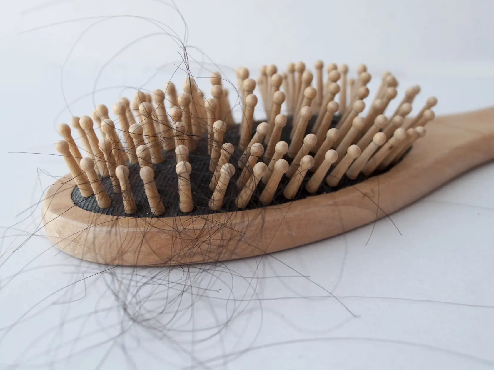 Hair,Loss,Problem,And,Comb,,Selective,Focus