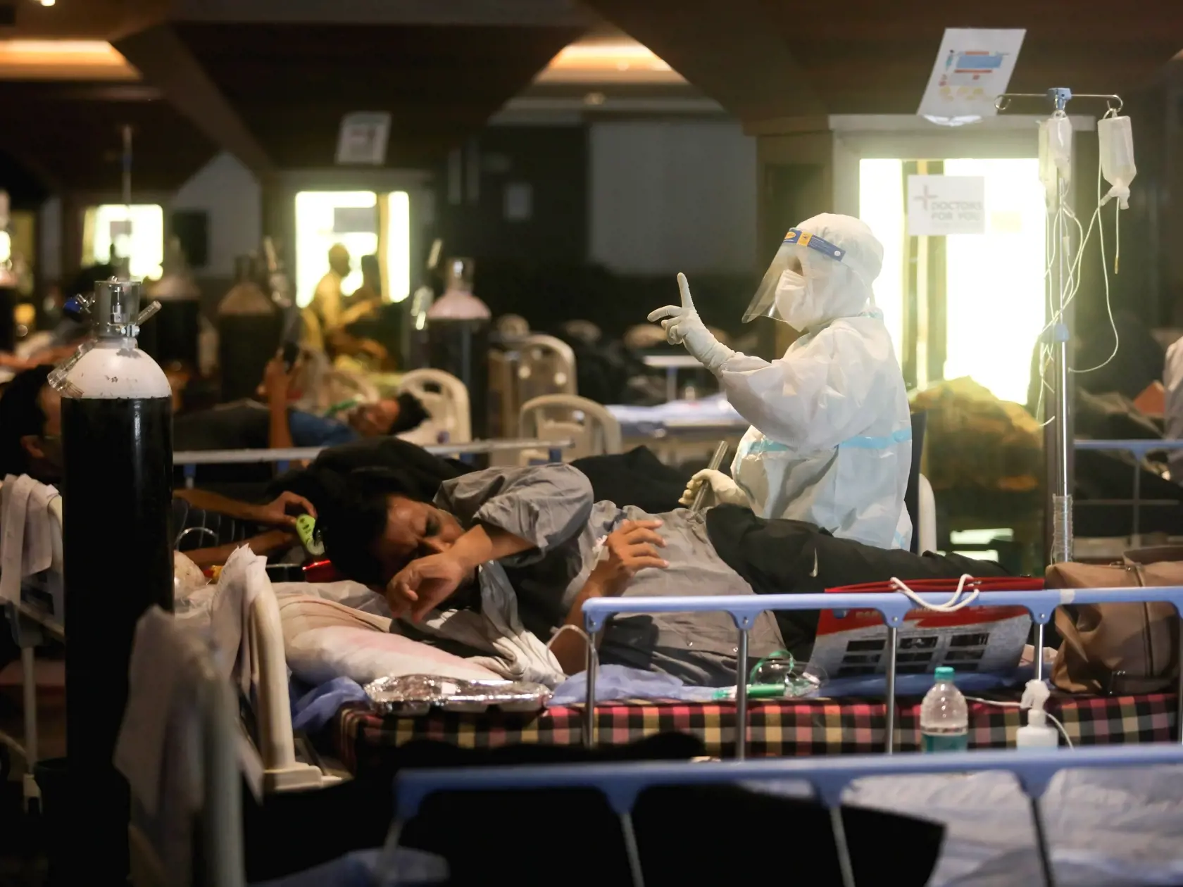 India zaznamenala za posledných 24 hodín takmer 4000 úmrtí na ochorenie COVID-19 a vyše 412.000 nových prípadov tejto nákazy - ide o nové rekordné čísla.