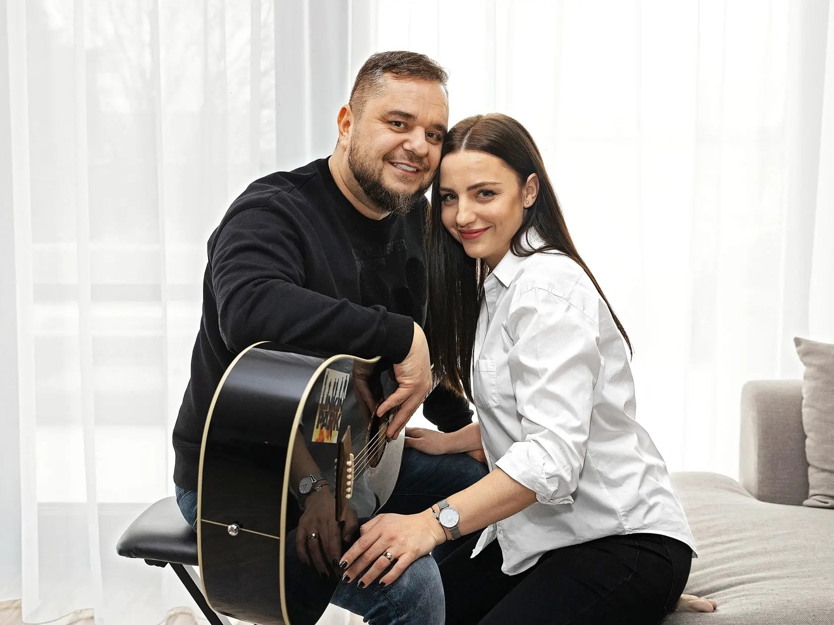 Mário Kuly Kollár (52), spevák, a manželka Lucia (32)