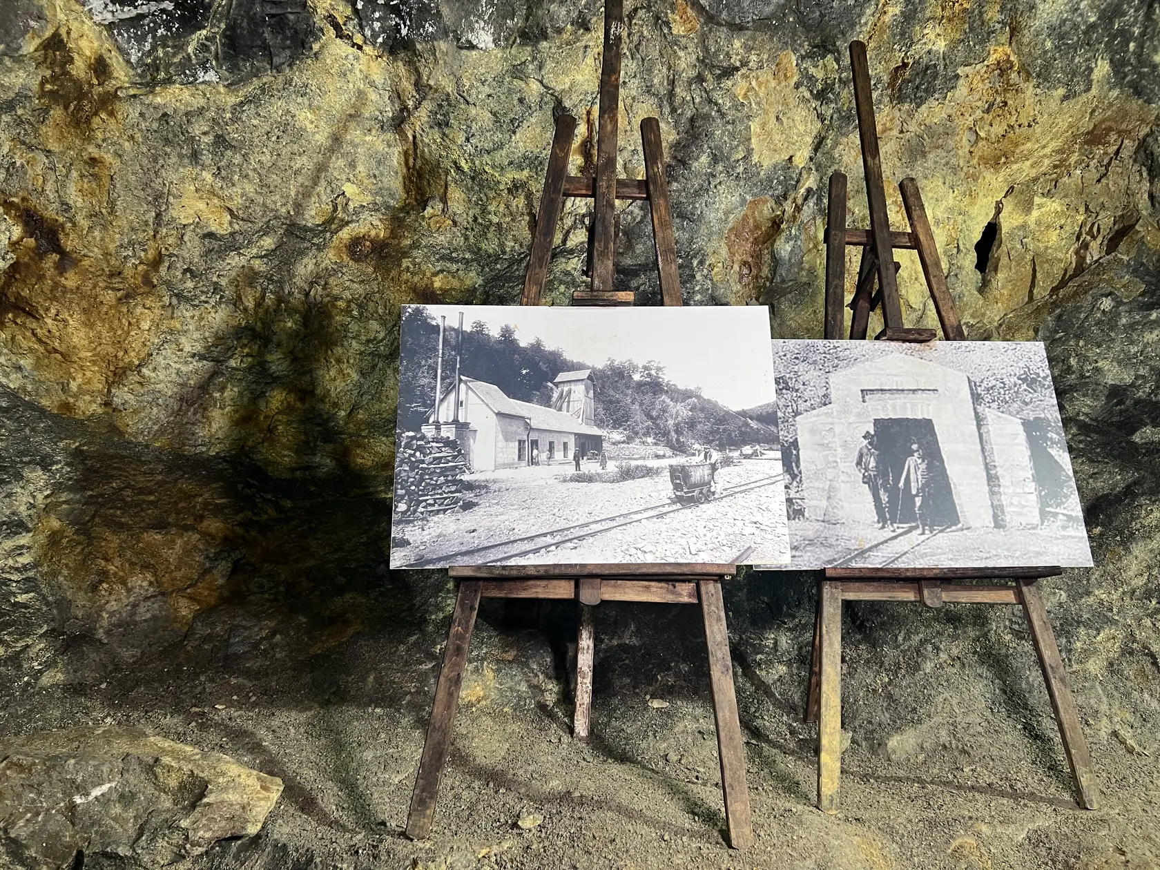 Opálové bane v Červenici pri Prešove sú najstašie na svete, do 19. storočia boli jedinými až kým podobné neobjavili v Mexiku a v Austrálii. 