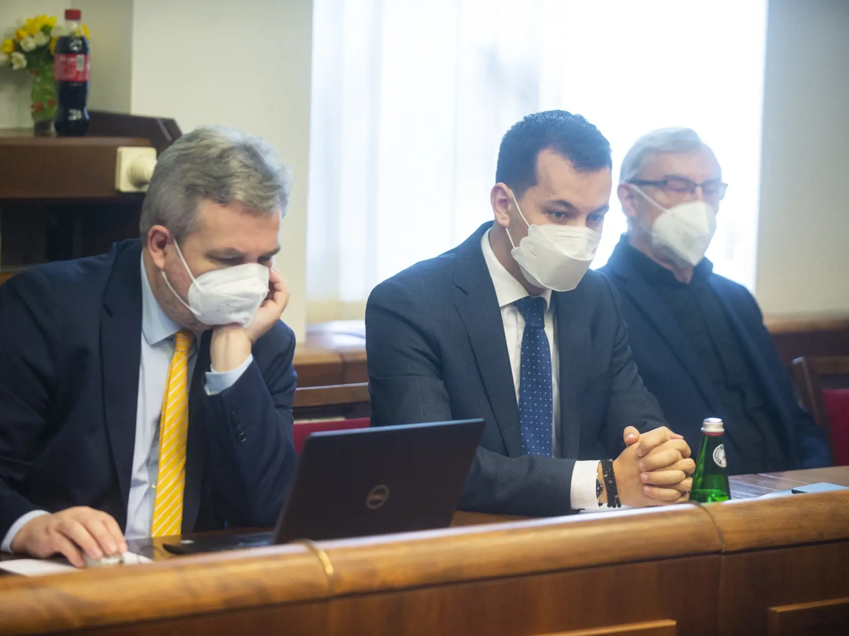 Na snímke členovia Ústavnoprávneho výboru NR SR, zľava Ondrej Dostál (SAS), Juraj Šeliga (Za Ľudí) a Ján Benčík (SAS) počas rokovania výboru s generálnym prokurátorom Marošom Žilinkom 1. februára 2022 v Bratislave. FOTO TASR - Jakub Kotian