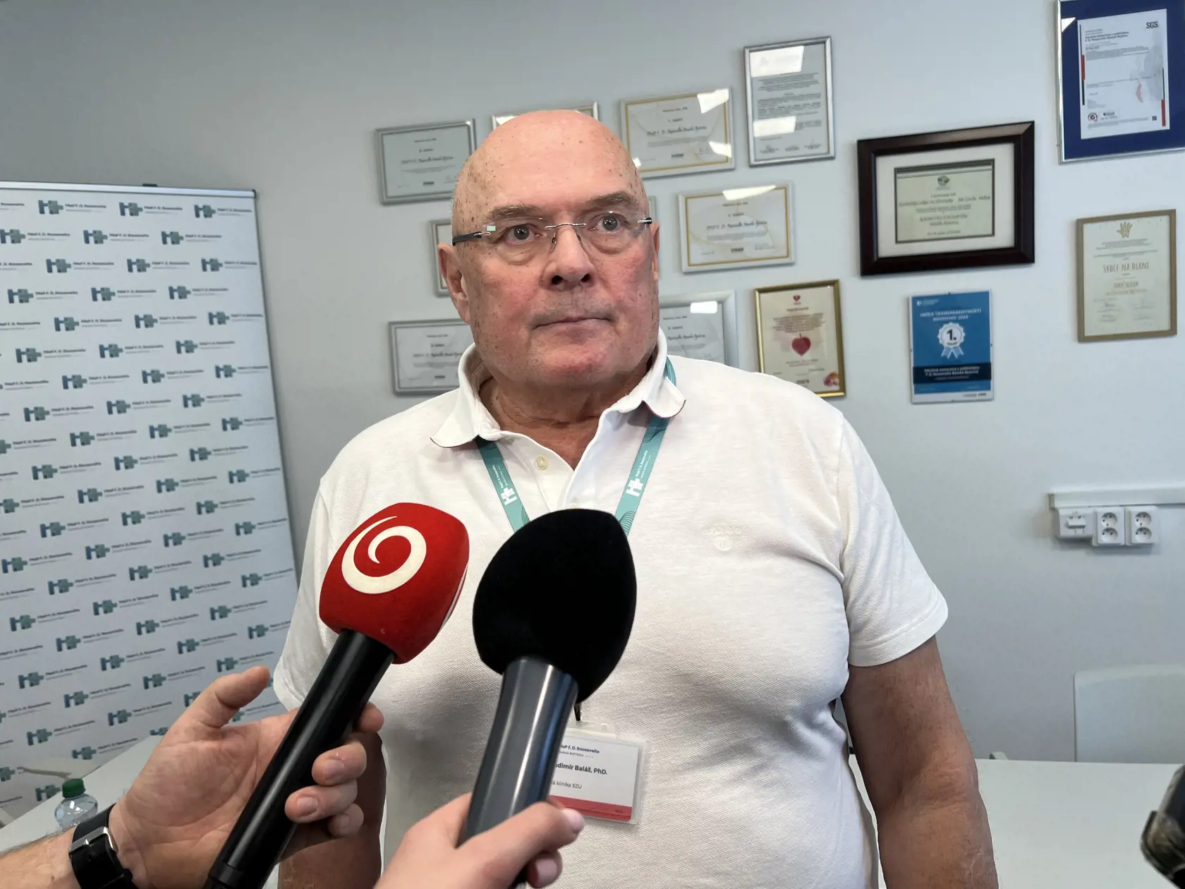 Podľa Baláža je dôležité, aby sa nemocnica stala referenčným centrom pre výučbu robotických chirurgov na Slovensku. 