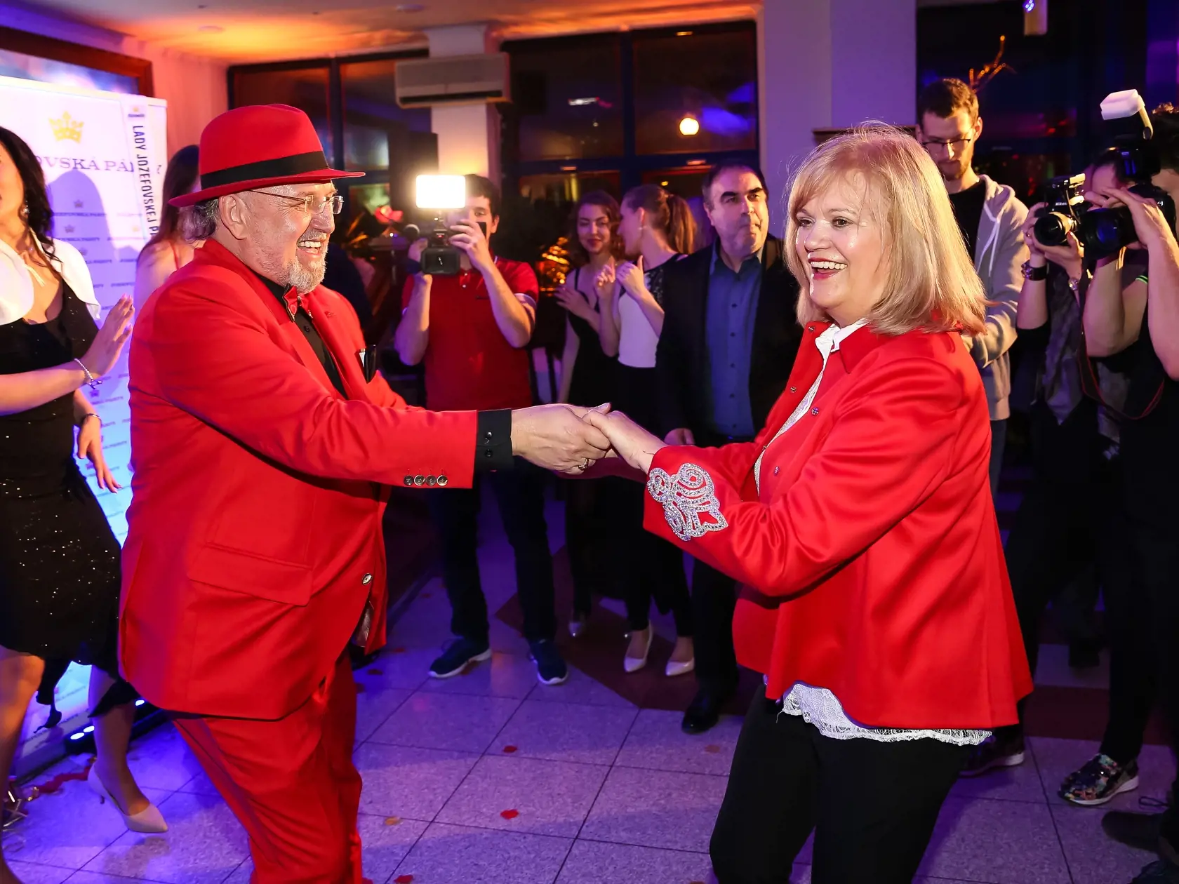Jozefovska party Jozefa Oklamcaka spojena s oslavou jeho narodenin v Bratislavskej cinskej restauraciu Garden