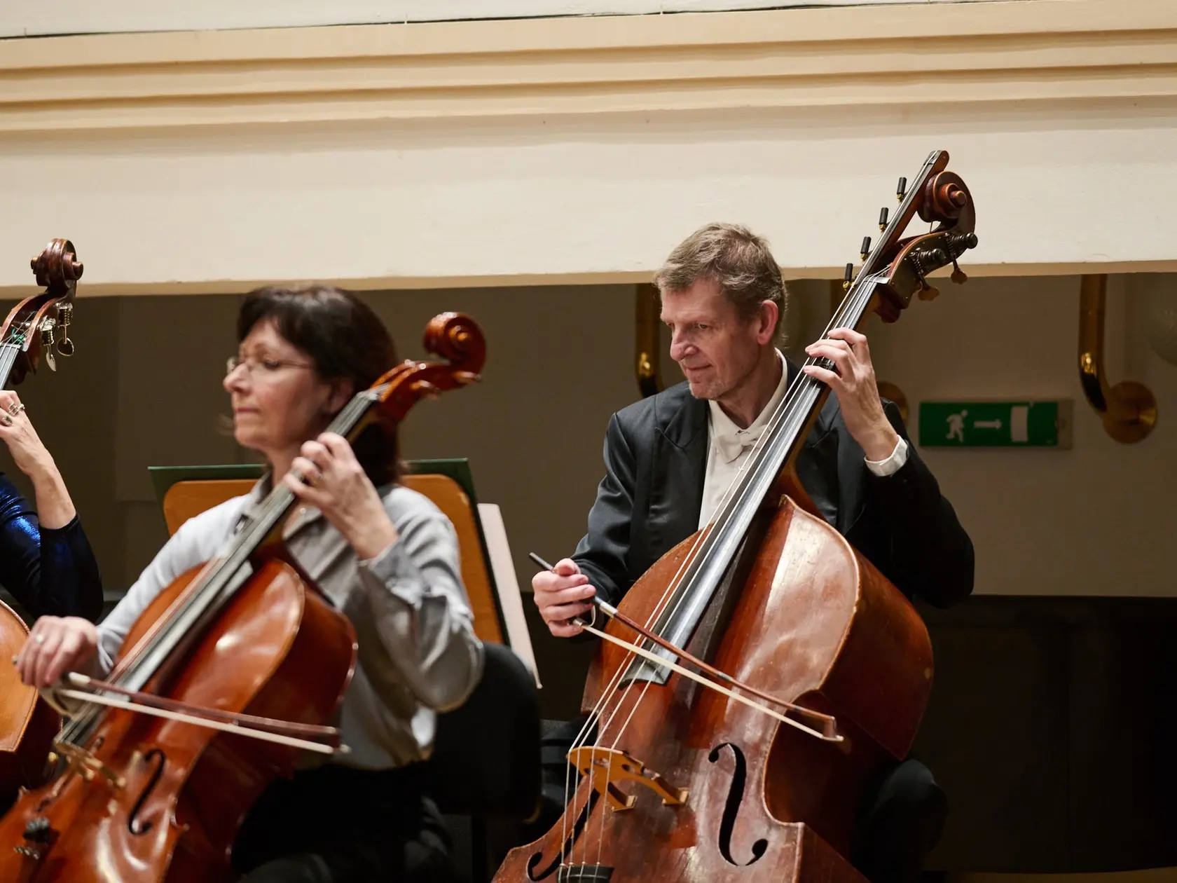 Štátny komorný orchester Žilina zverejnil mimoriadne smutnú správu o úmrtí dlhoročného kolegu, kontrabasistu Michala Kvitkovského. 