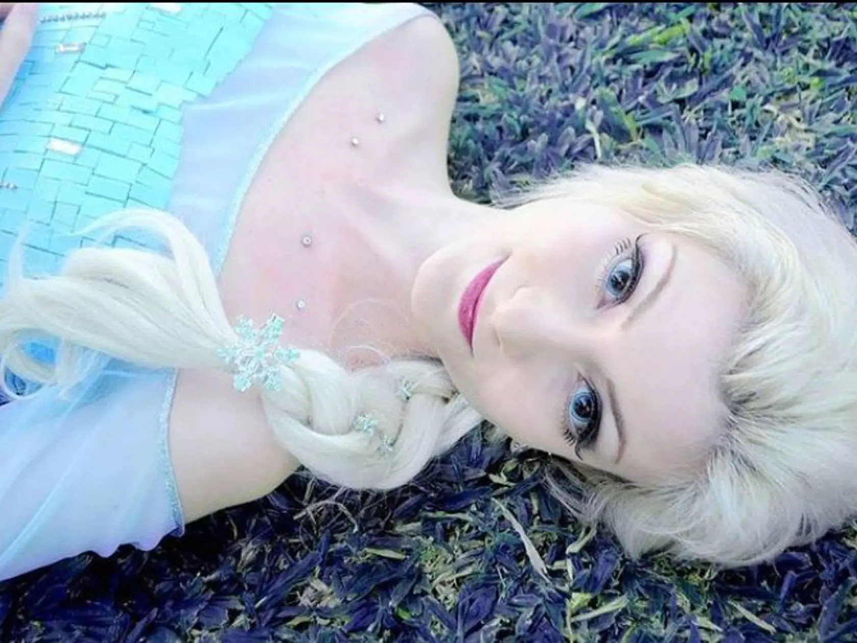 Andressa sa preslávila ako kópia Disney princeznej Elsy z rozprávky Ľadové kráľovstvo. Jej podoba a fotografie vyvolali v jednom momente na internete ošiaľ.