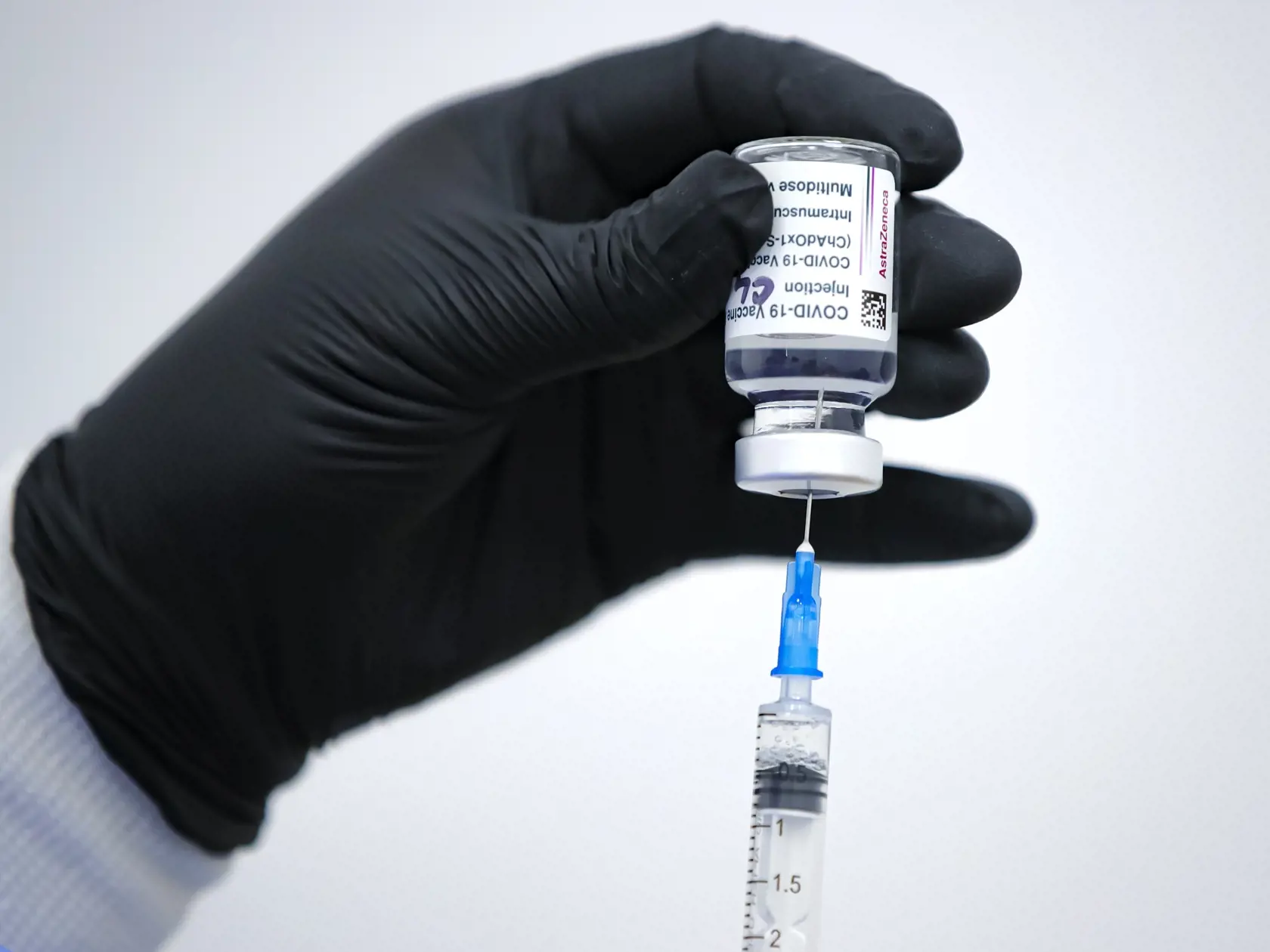 Zaočkovanie vakcínou proti ochoreniu COVID-19 od AstraZenecy.