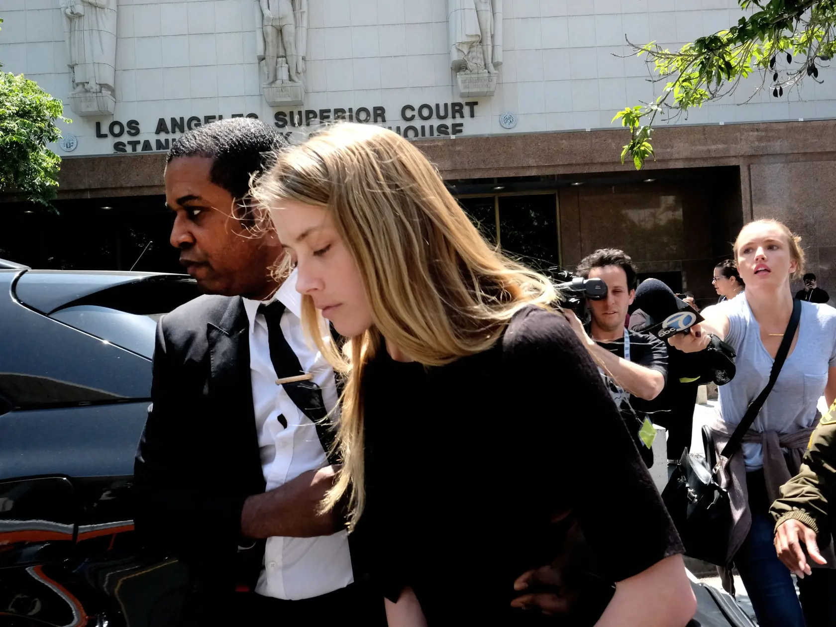 Amber Heard, manželka JoAmber Heard, exmanželka Johnnyho Deppa, opúšťa priestory súdu v Los Angeleshnnyho Deppa, opúšťa priestory súdu v Los Angeles