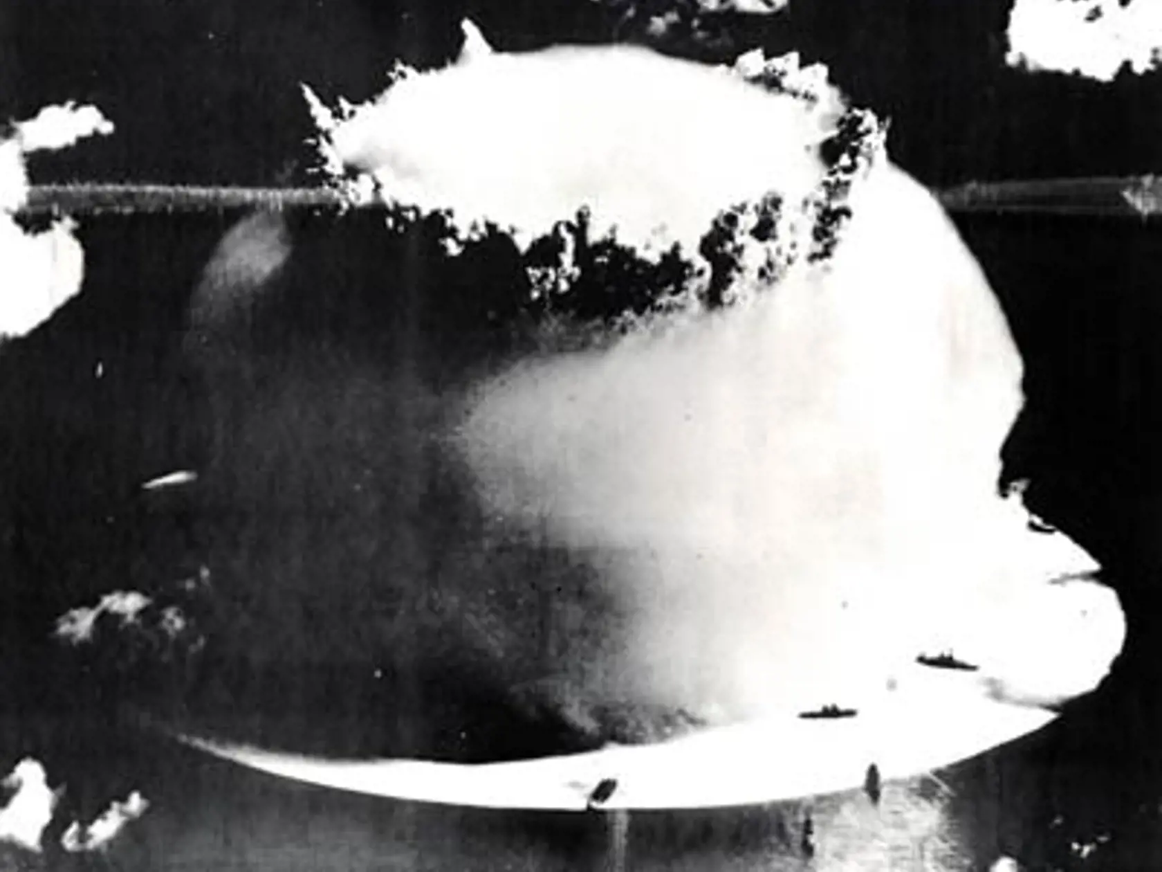 podmorský test jadrového výbuchu, Bikini Atoll, bombanukleárna, OPERATION CROSSROADS