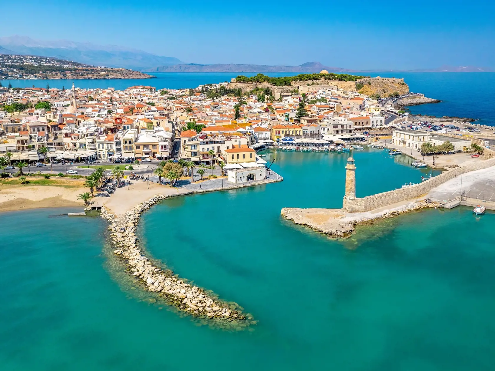 Kréta, Grécko. Viacerí turisti zmizli potom, čo sa vybrali na turistiku.