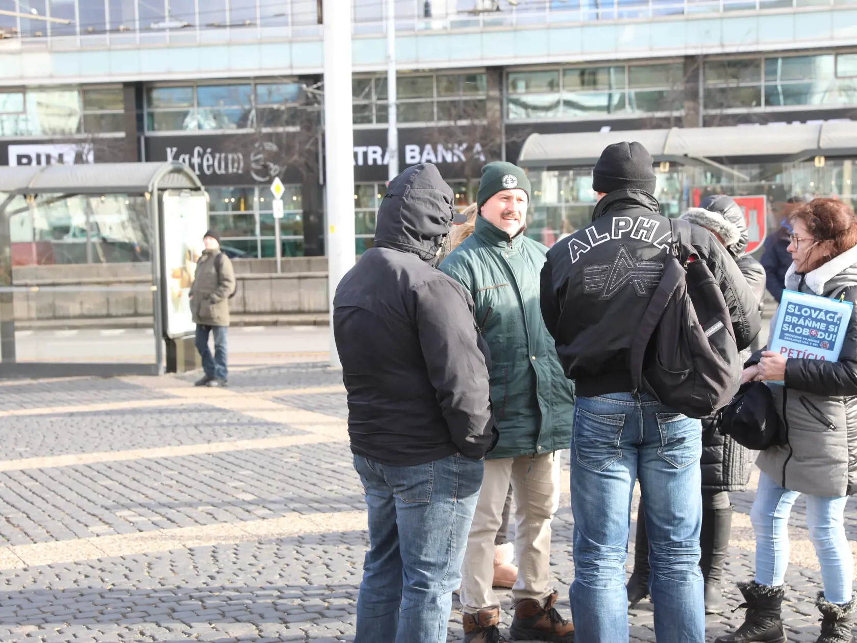 Protest proti obrannej zmluve s USA pred Prezidentským palácom. Na snímke  Marián Kotleba (ĽSNS).