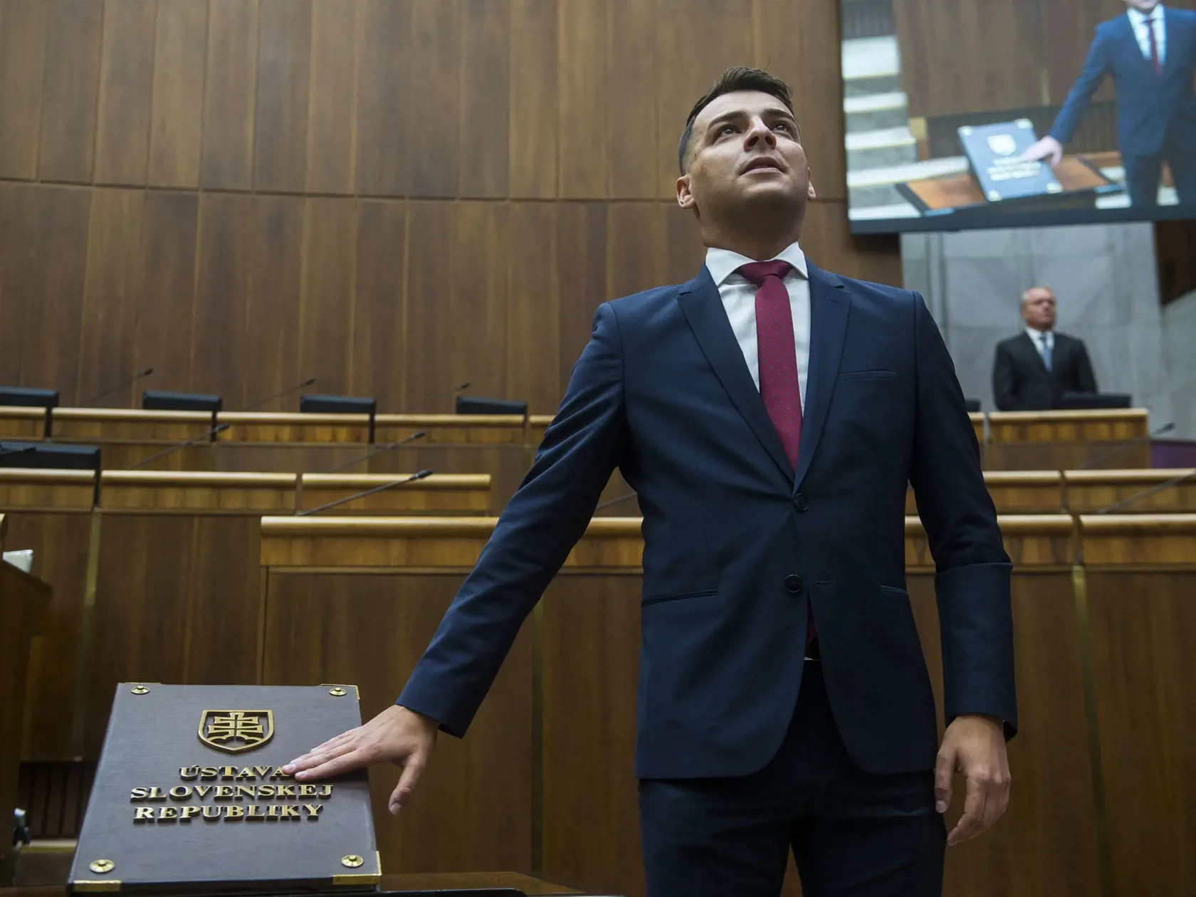 Na snímke Peter Pollák ml. (Slovensko) skladá poslanecký sľub počas ustanovujúcej schôdze, jeho otec je zasa europoslanec.