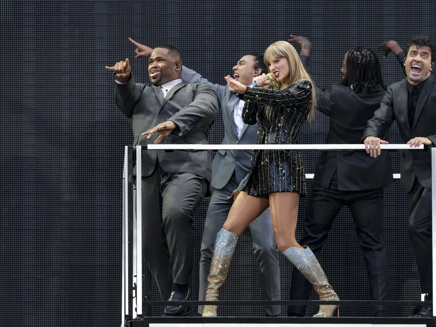 Na snímke americká speváčka Taylor Swift počas koncertu v rámci turné Eras Tour na štadióne Wembley v Londýne 21. júna 2024.