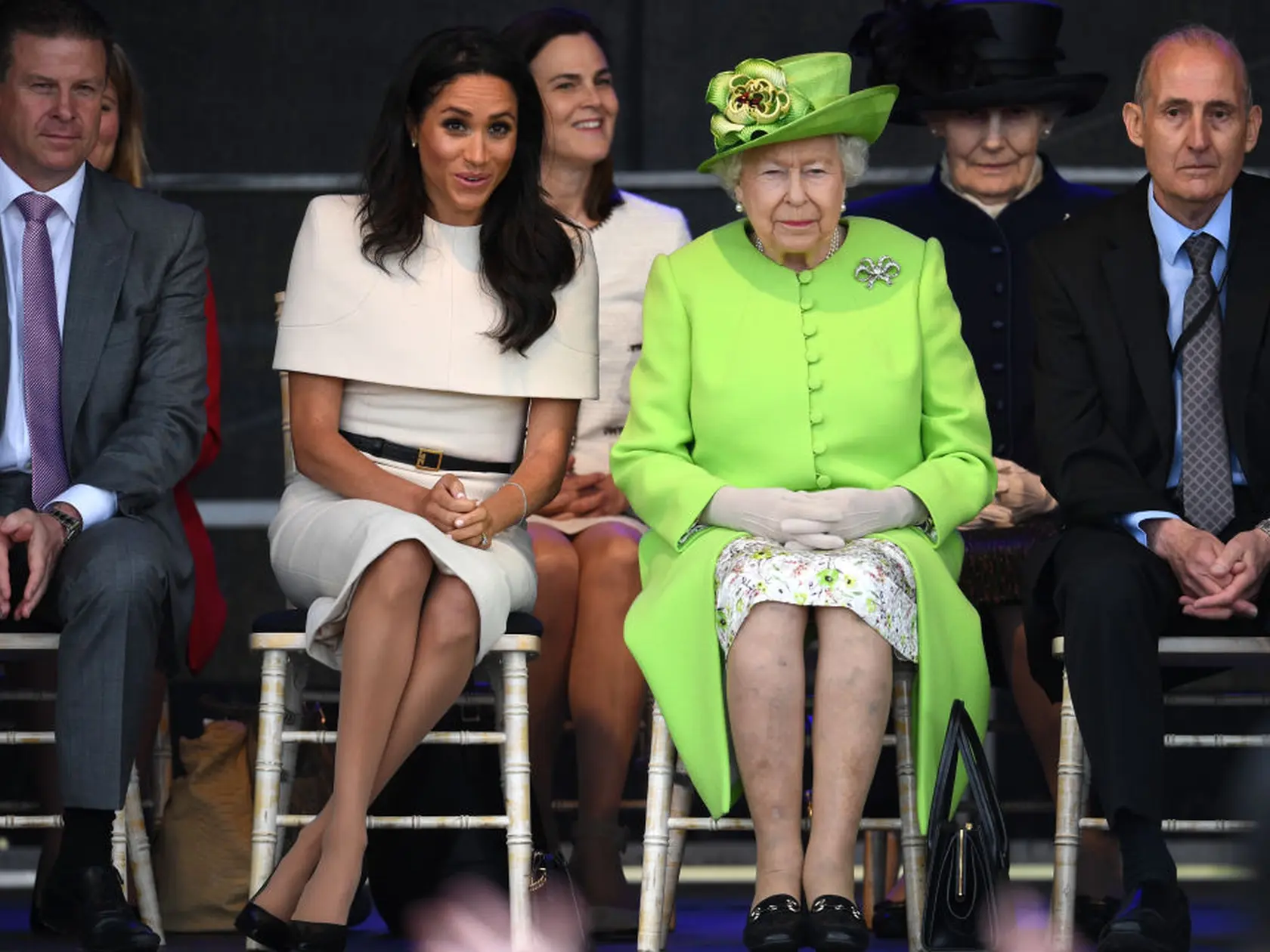 Meghan Markle na archívnej snímke s Alžbetou, keď ešte kráľovná netušila, čo herečka v ich rodine spôsobí.