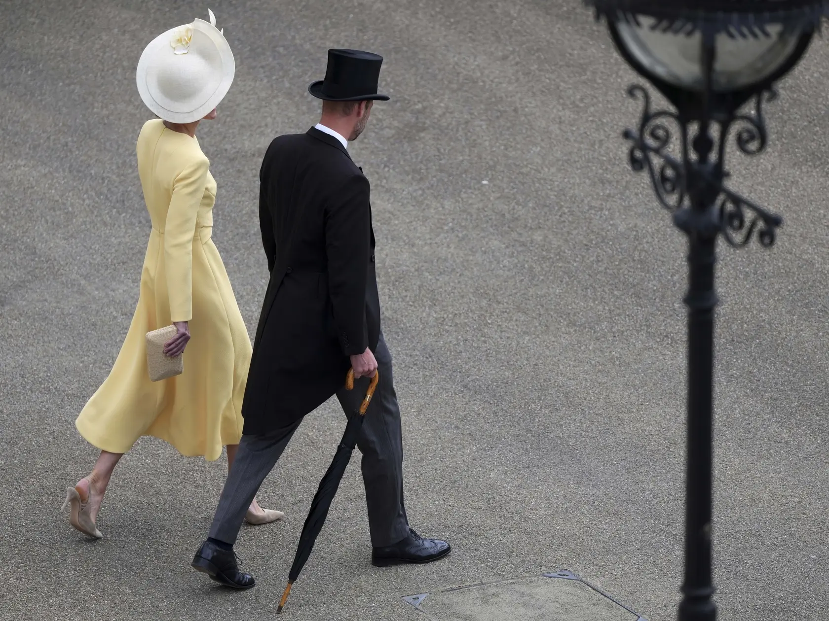 KK36 Londýn - Britský princ William  a Kate, britská princezná z Walesu, počas záhradnej slávnosti v Buckinghamskom paláci v utorok 20. mája 2025. FOTO TASR/AP
Britain's Prince William and Kate, the Princess of Wales, arrive to attend The King's Garden Party at Buckingham Palace in London, Tuesday, May 20, 2025.(AP Photo/Kirsty Wigglesworth, Pool)