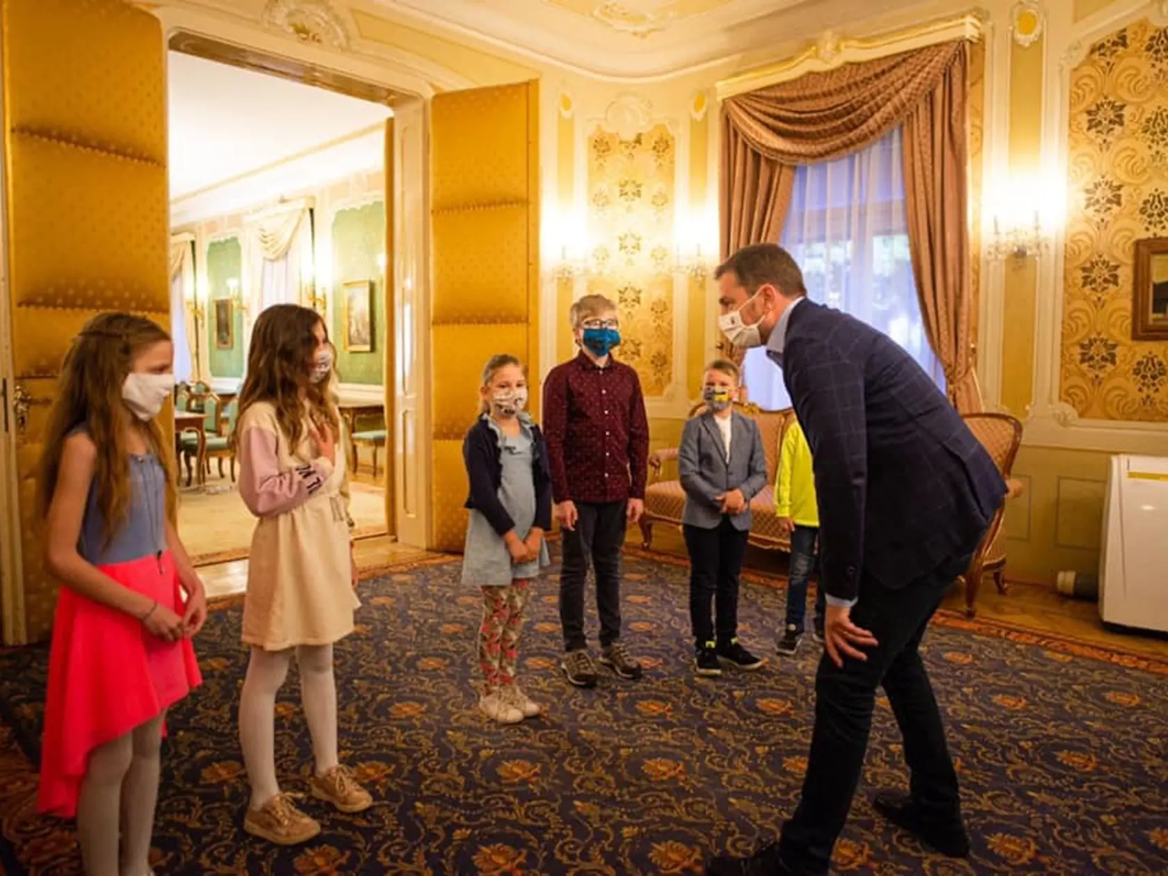 Deti sa premiér pýtali zvedavé otázky.