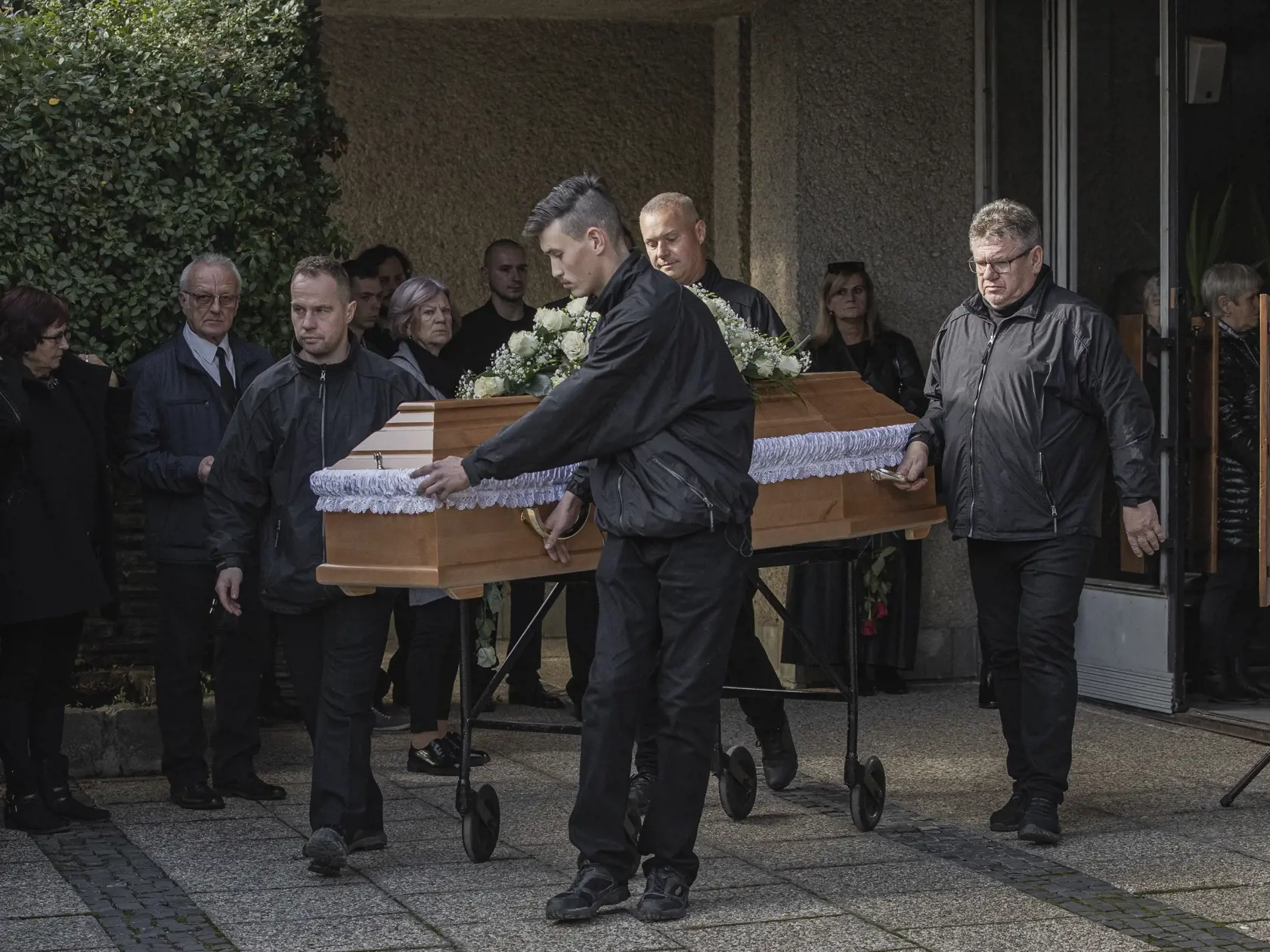 V Spišskej Novej Vsi sa 7.10.2022 konala posledná rozlúčka s Natáliou Hamrákovou. Iba 19-ročná študentka práva bola jednou z obetí tragickej nehody na Zochovej ulici v Bratislave.