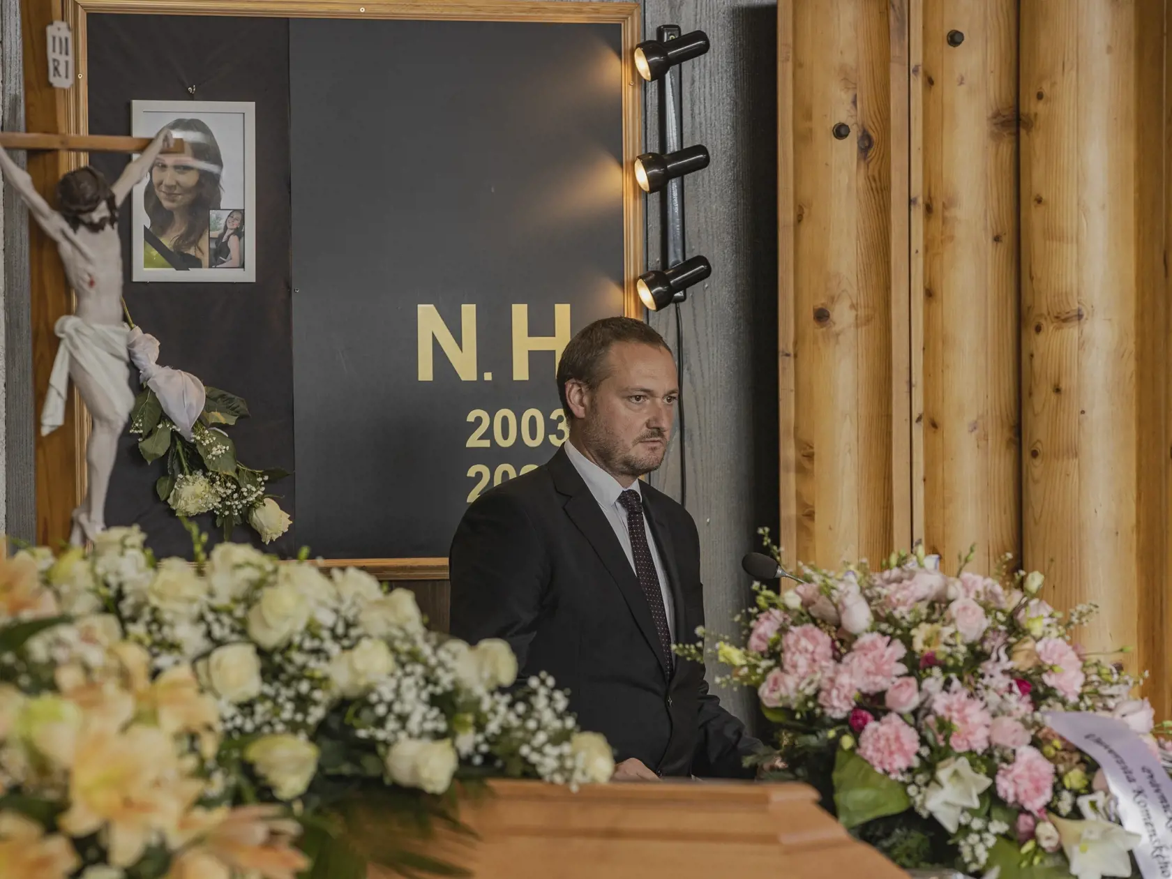 V Spišskej Novej Vsi sa 7.10.2022 konala posledná rozlúčka s Natáliou Hamrákovou. Iba 19-ročná študentka práva bola jednou z obetí tragickej nehody na Zochovej ulici v Bratislave.