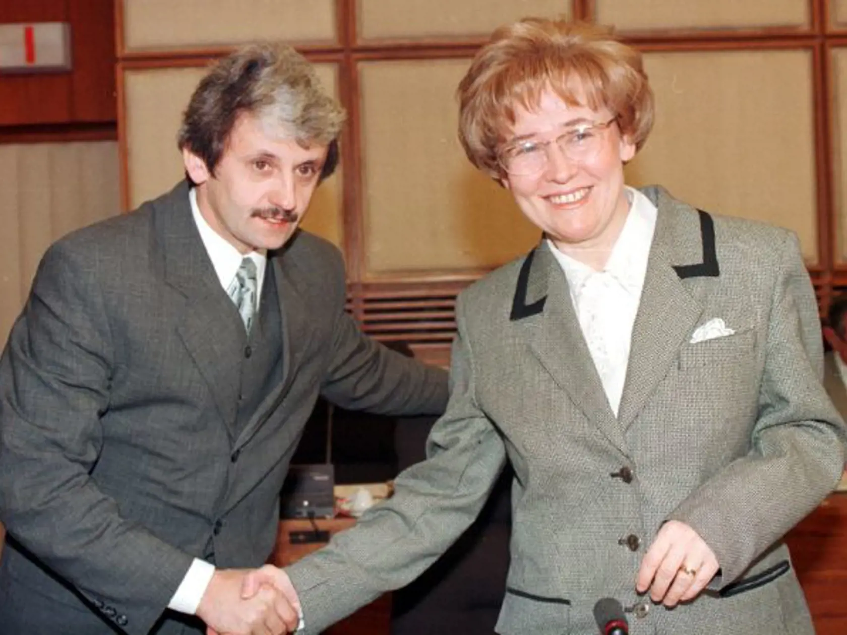 5. schôdza vlády 18. novembra 1998 na Úrade vlády SR.