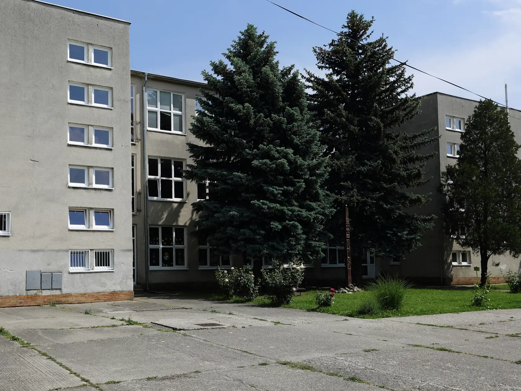 Na snímke základná škola s vyučovacím jazykom maďarským v Rohovciach.
