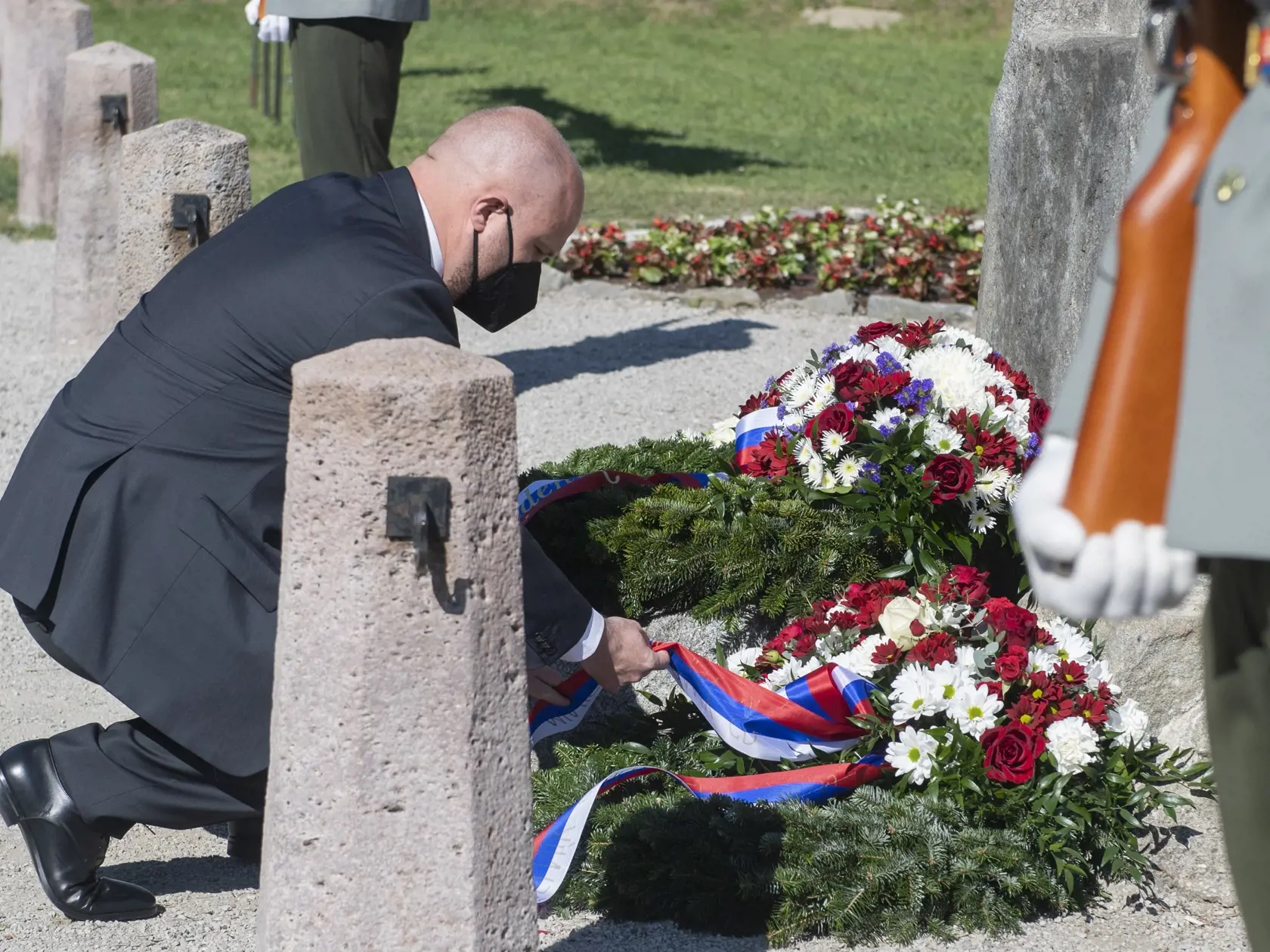 Minster obrany Jaroslav Naď si popri pracovných povinnostiach stihol uctiť pamiatku generála Milana Rastislava Štefánika.