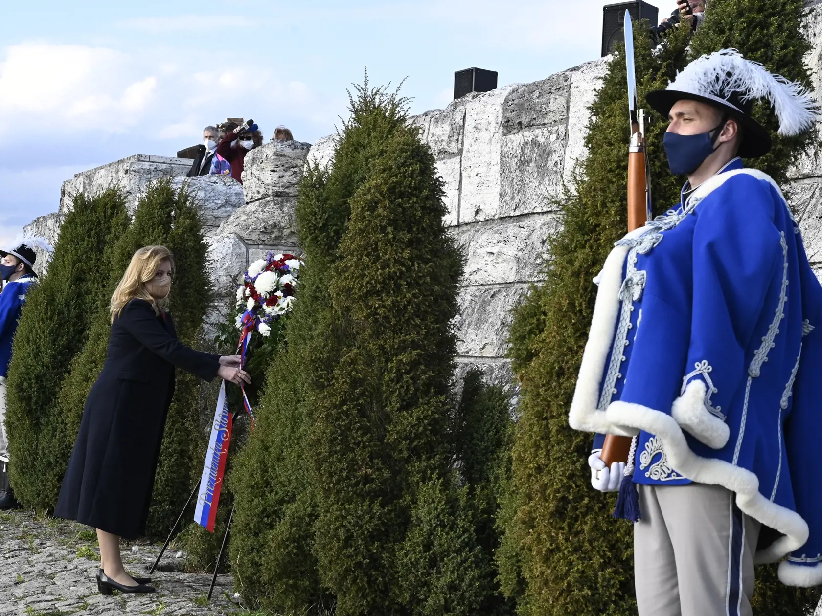 Prezidentka Zuzana Čaputová si uctila pamiatku generála Milana Rastislava Štefánika v predvečer 102. výročia jeho tragickej smrti 3. mája 2021 pri mohyle na Bradle.