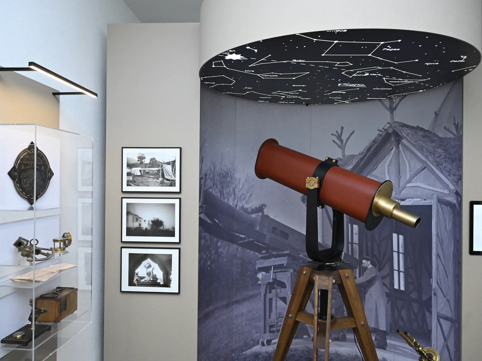 rodnom dome Milana Rastislava Štefánika na Košariskách vznikla nová expozícia s viac ako 400 artefaktmi s názvom Milan Rastislav Štefánik. Generál – osloboditeľ. Počas prehliadky sa návštevník vráti v čase a priestore – ocitne sa pod hviezdnou oblohou na južnej pologuli, v Štefánikovom byte v Paríži, v jeho pracovni v Meudone a stane sa svedkom rozhovoru troch významných štátnikov, ktorí sa podieľali na vzniku Československa.